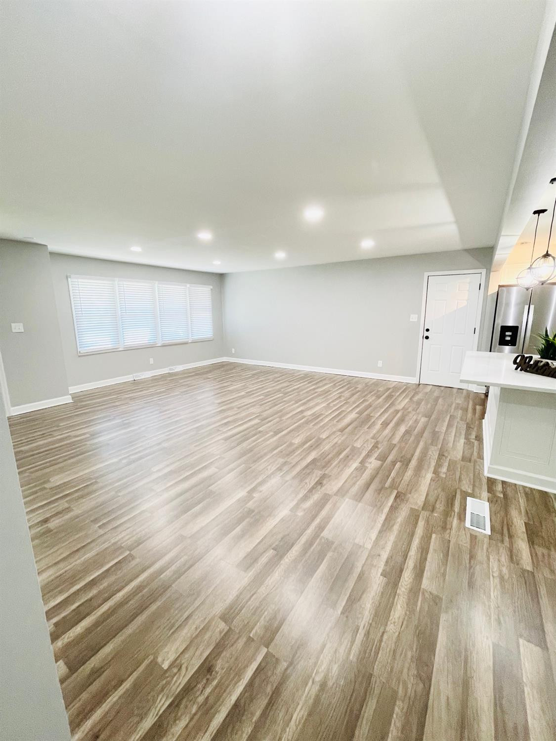 346 W 55th Place
