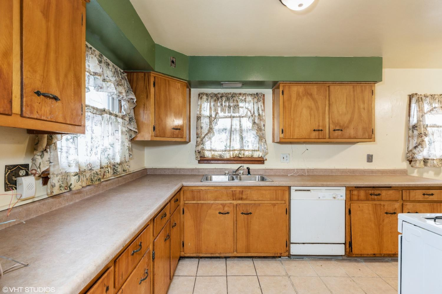 1225 W 47th Avenue
