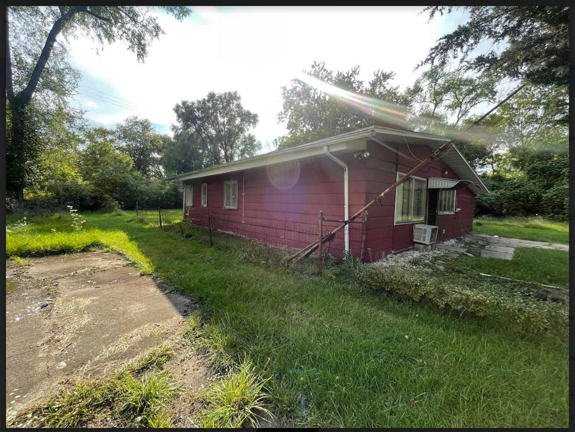 709 E 48th Place