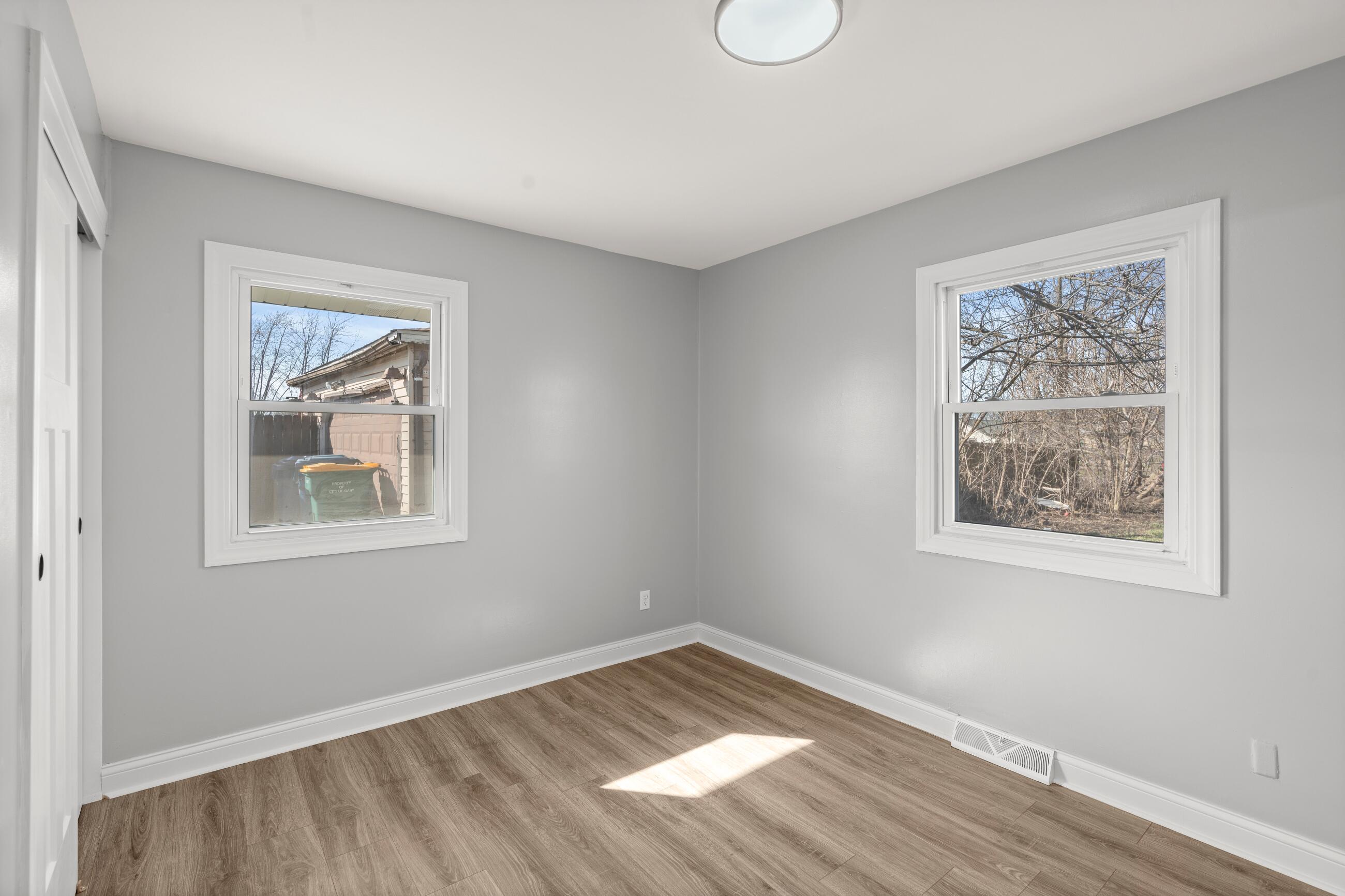 300 E 52nd Avenue