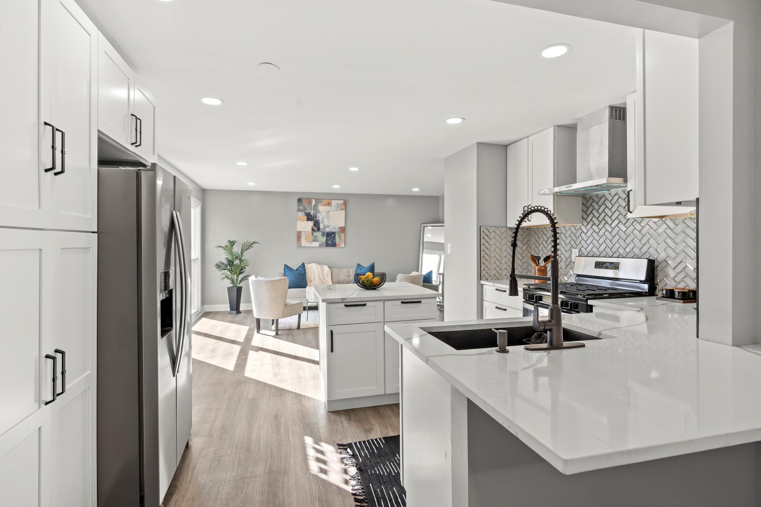 300 E 52nd Avenue