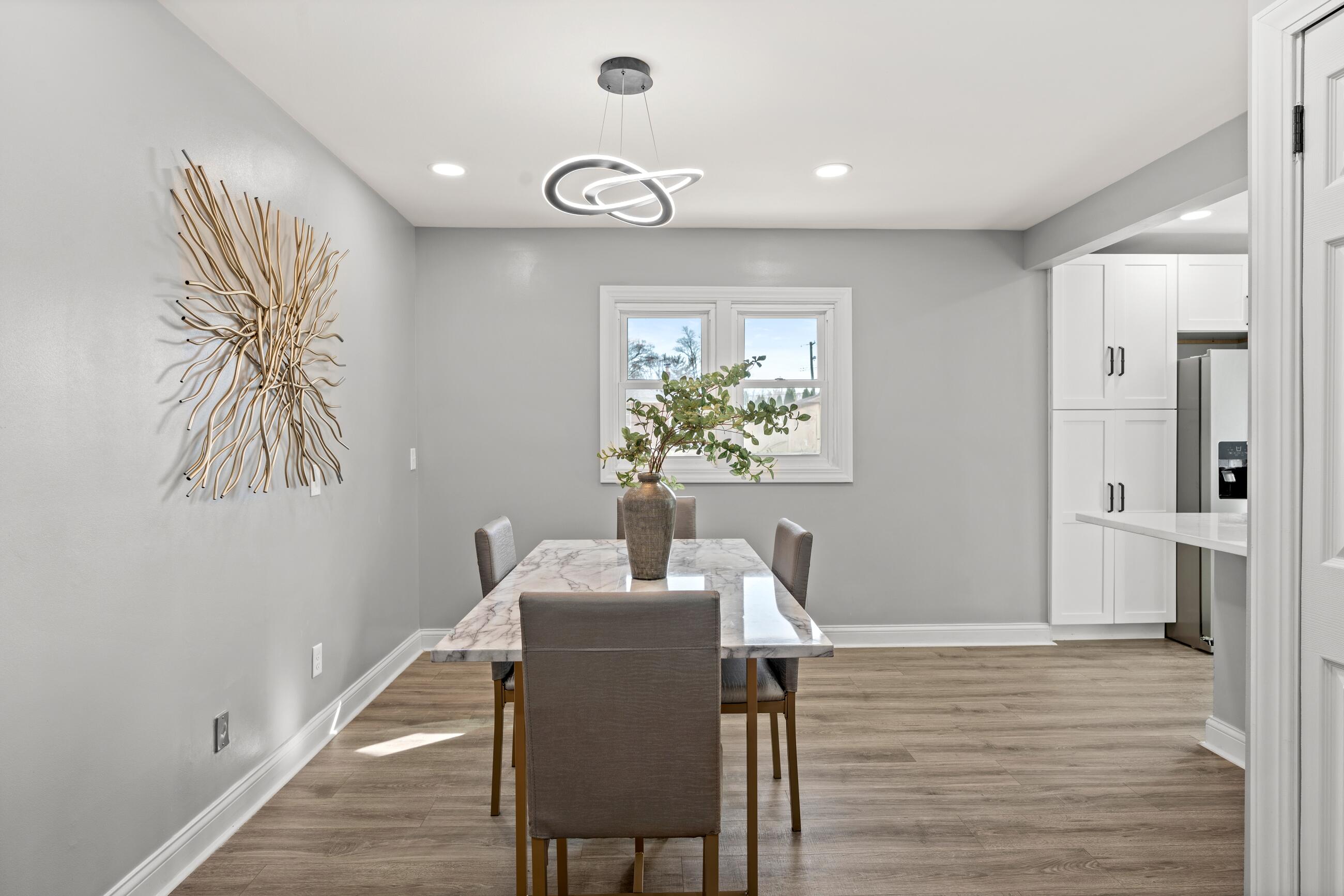 300 E 52nd Avenue