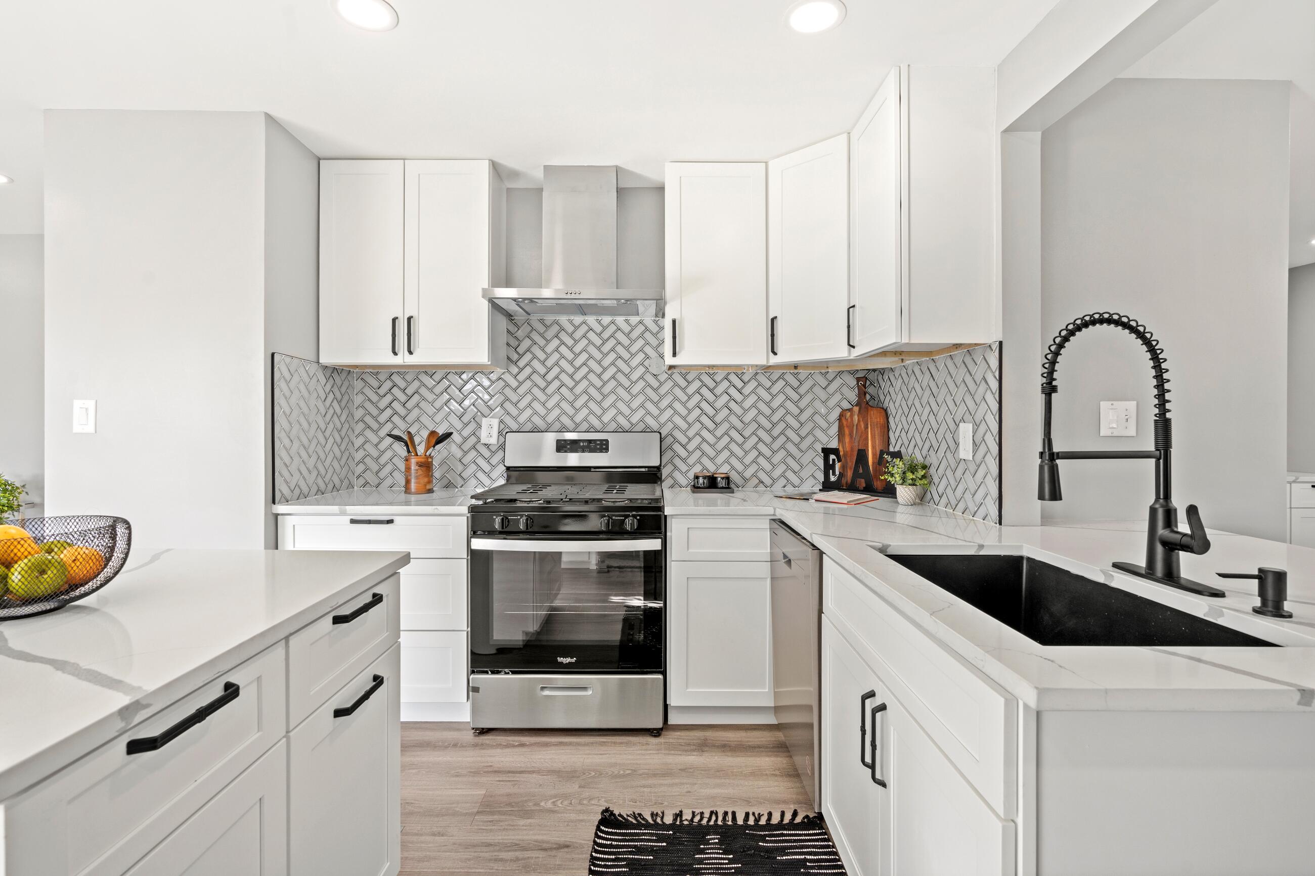 300 E 52nd Avenue