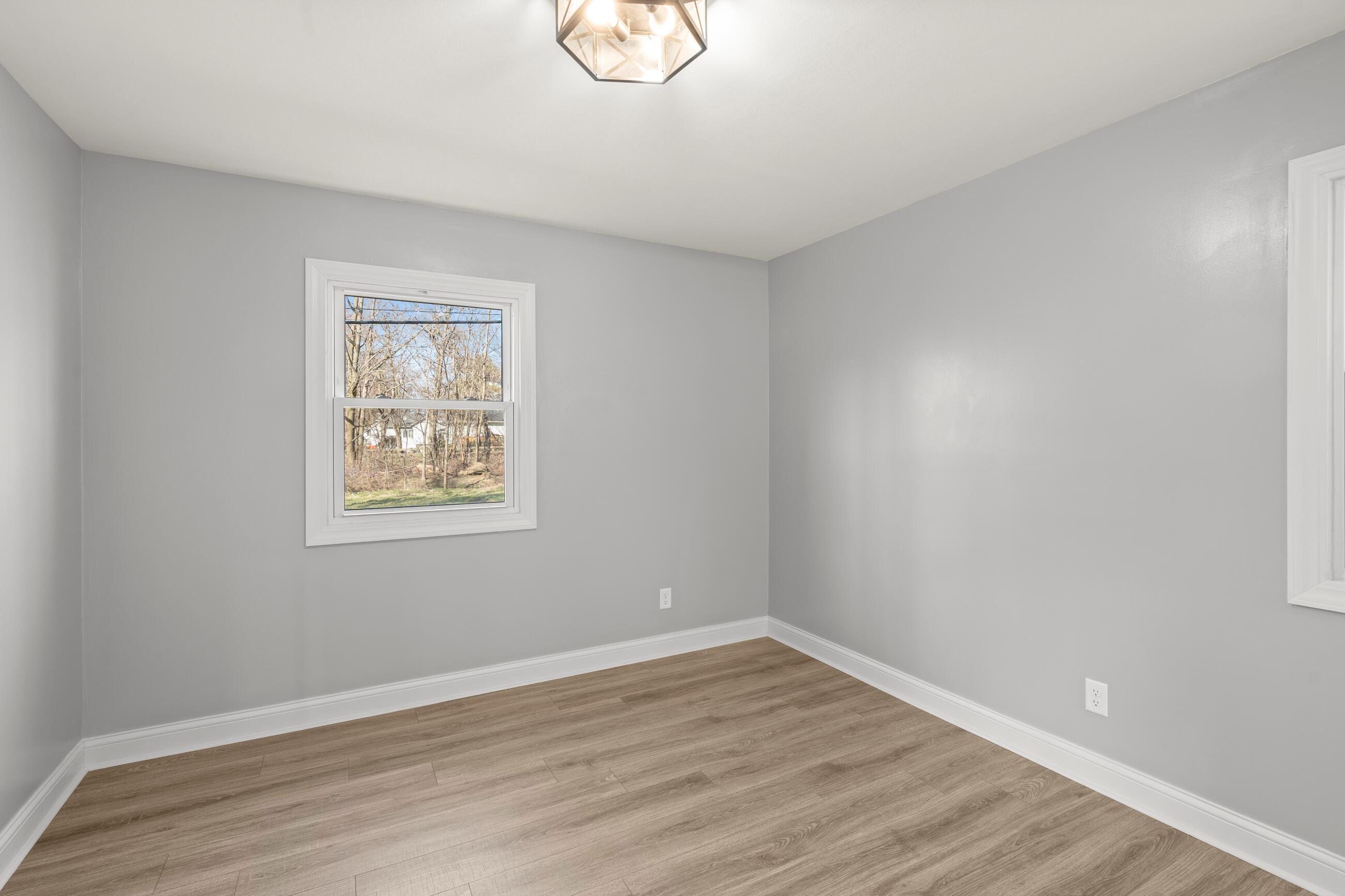 300 E 52nd Avenue