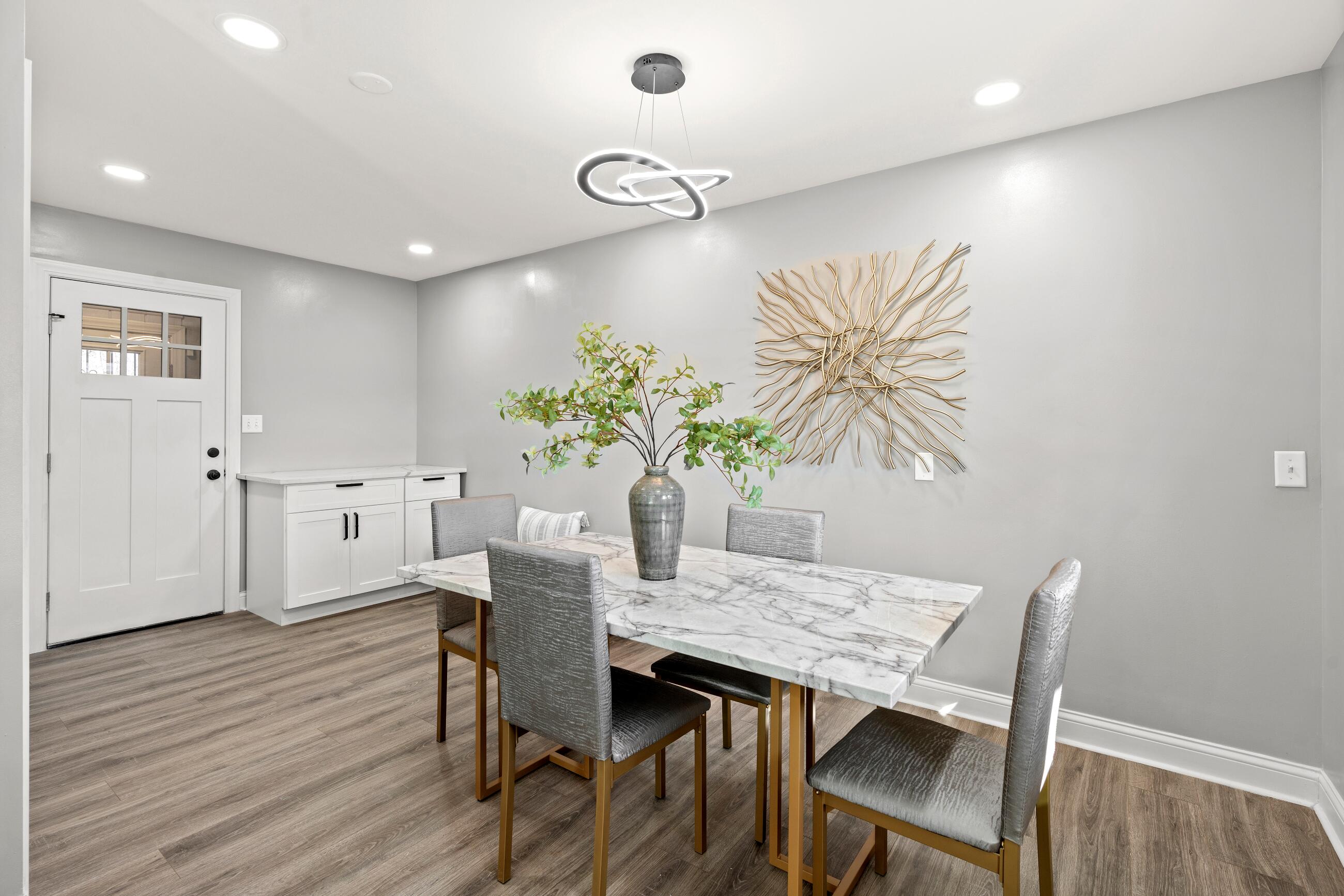 300 E 52nd Avenue
