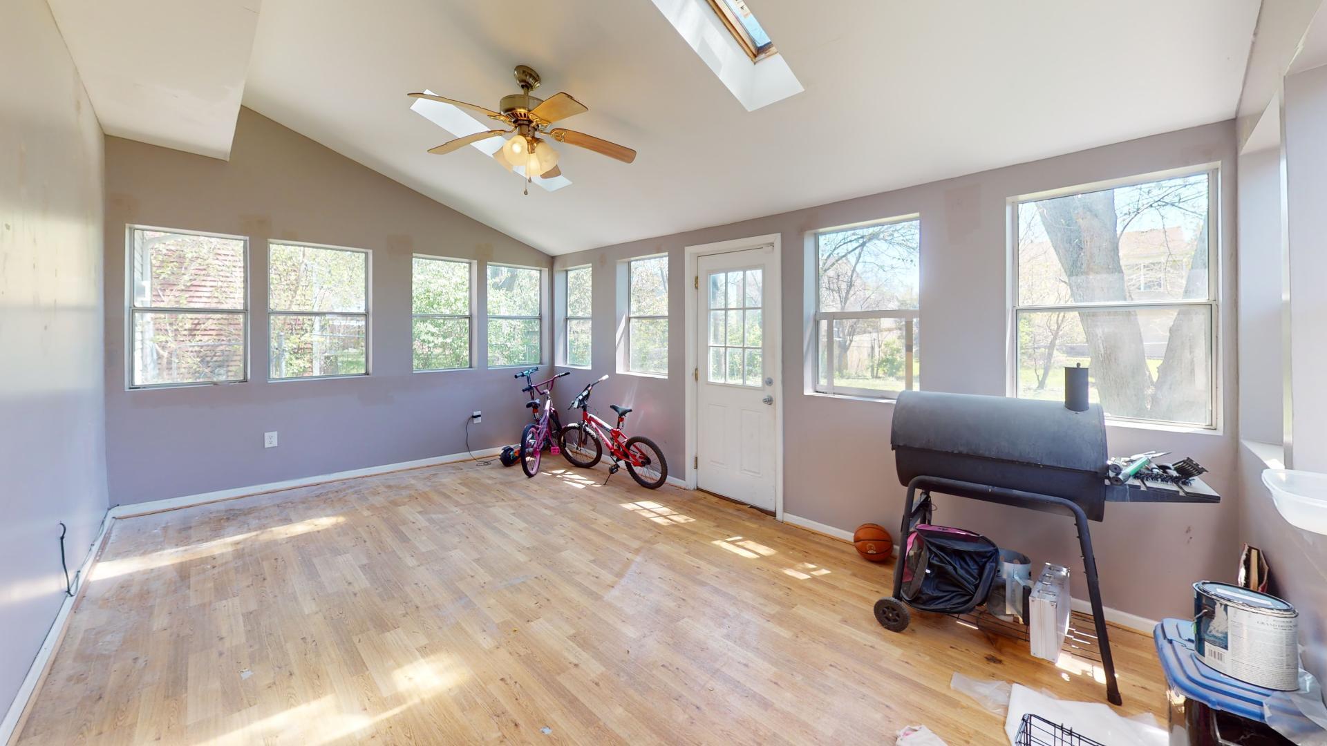 1117 W 59th Place
