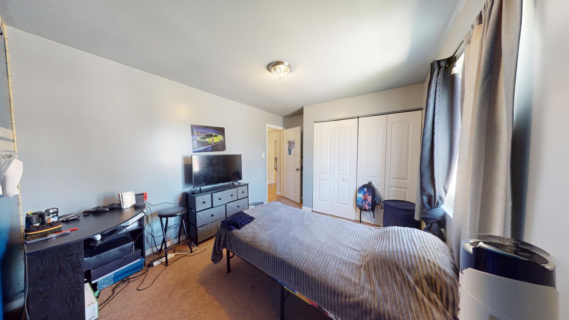 1117 W 59th Place