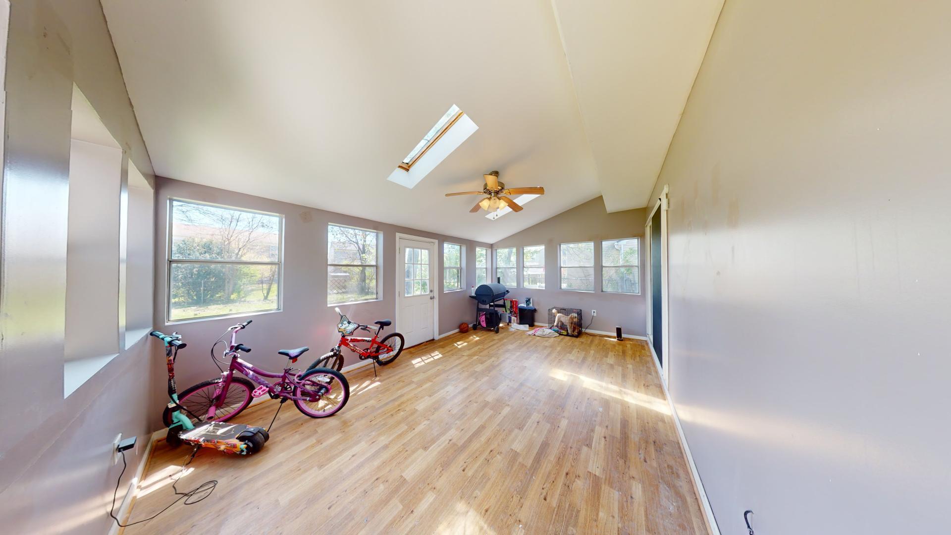 1117 W 59th Place
