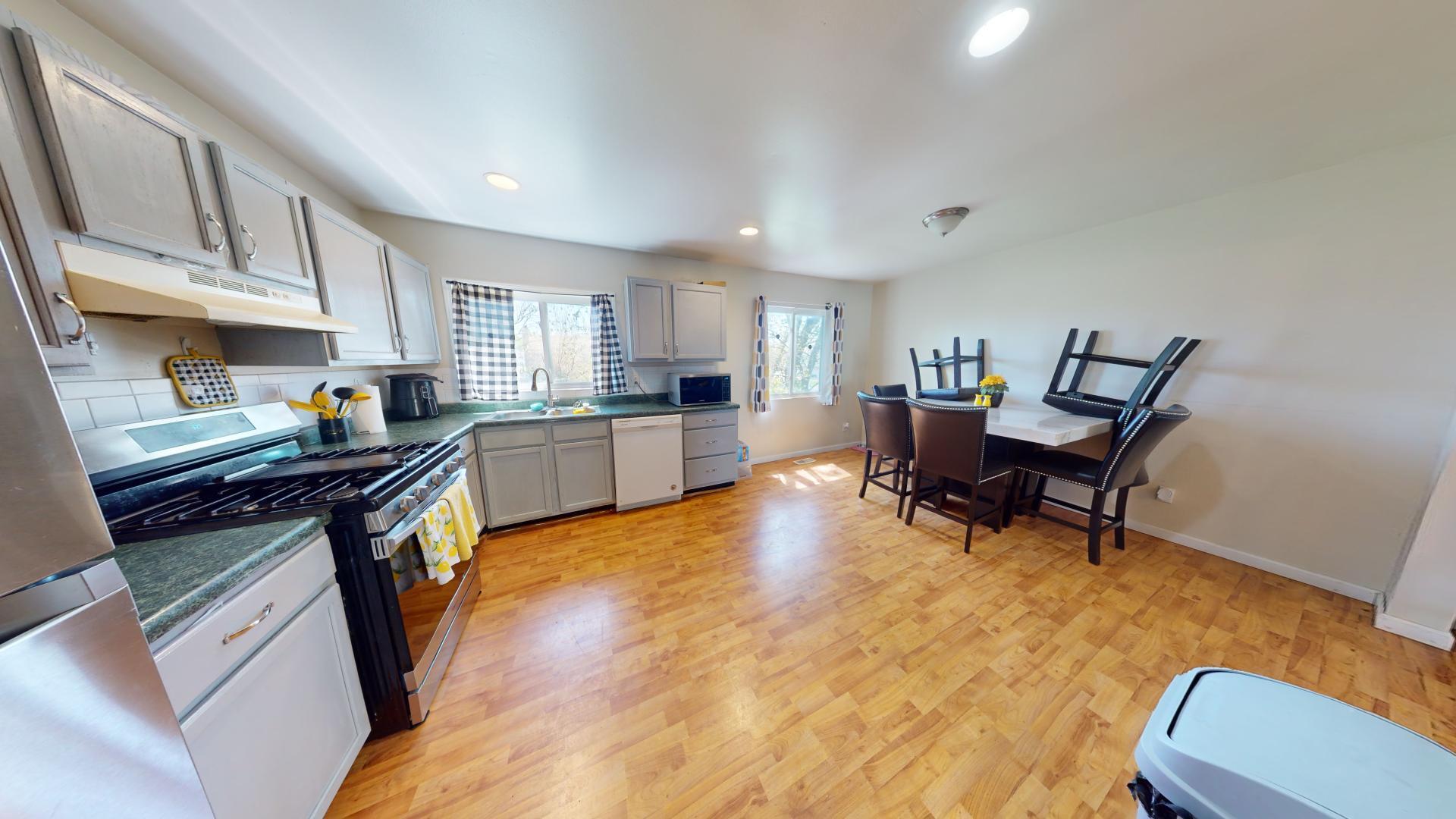 1117 W 59th Place