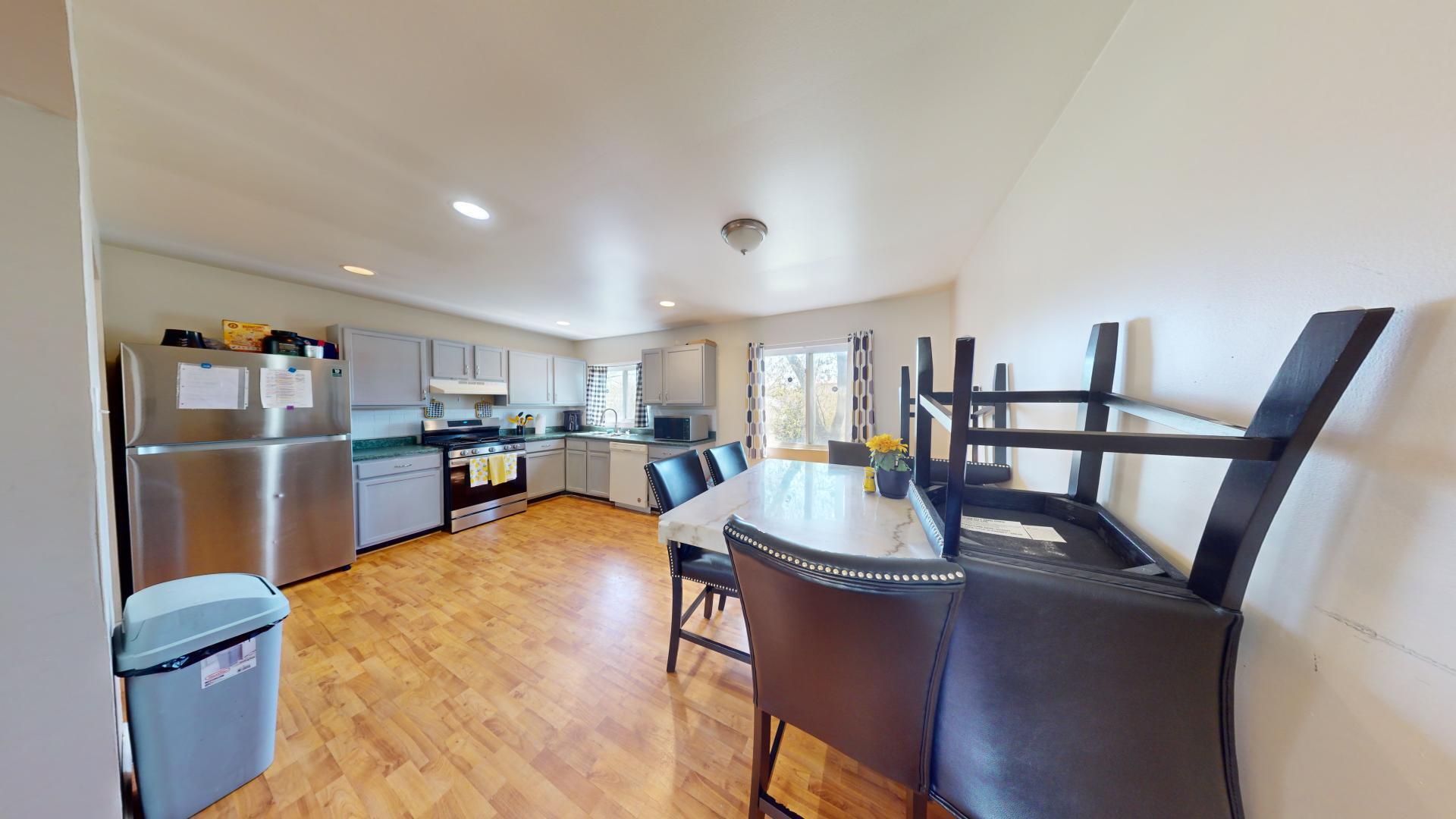 1117 W 59th Place