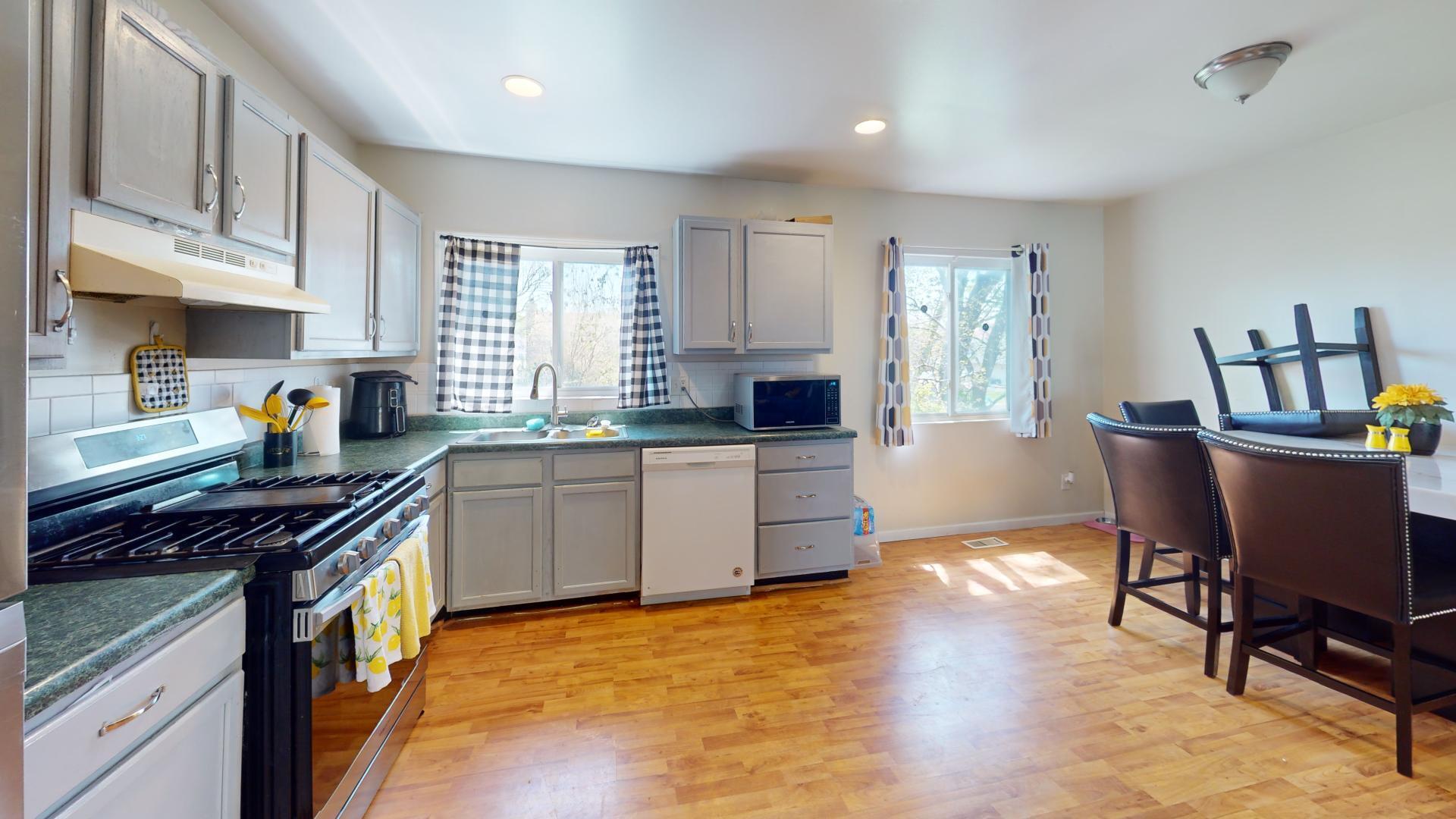 1117 W 59th Place