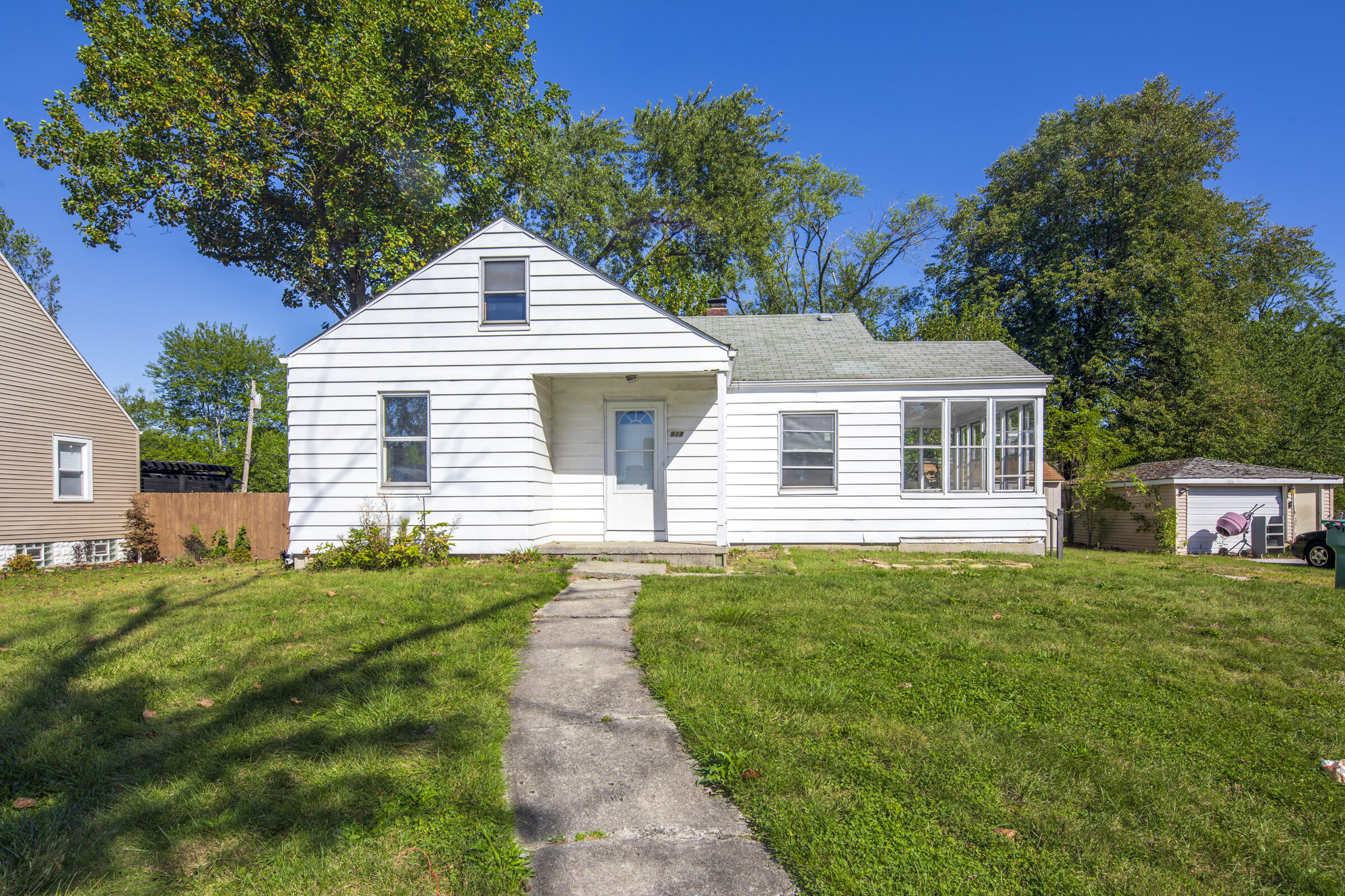 918 W 63rd Avenue
