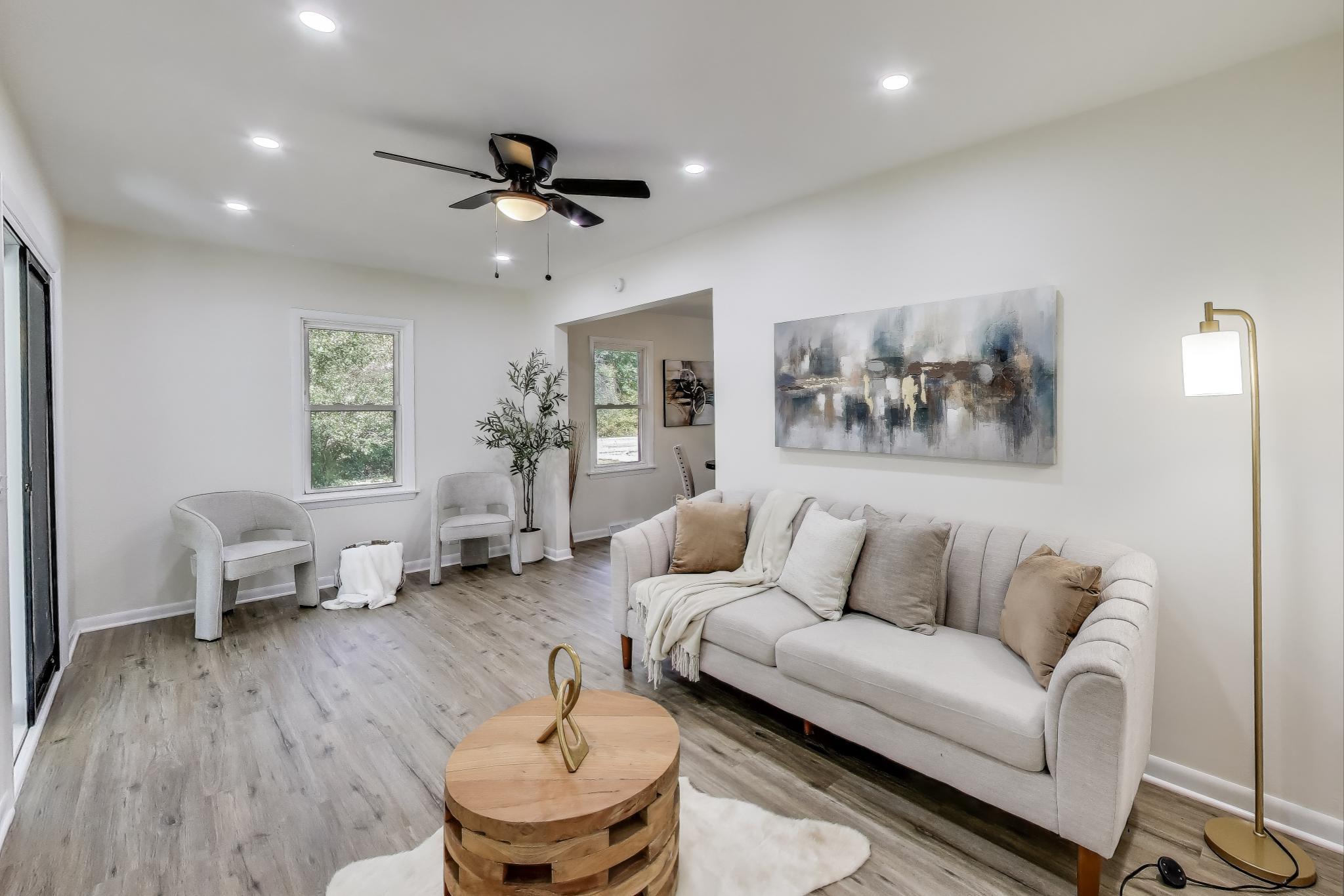 102 S Karwick Road
