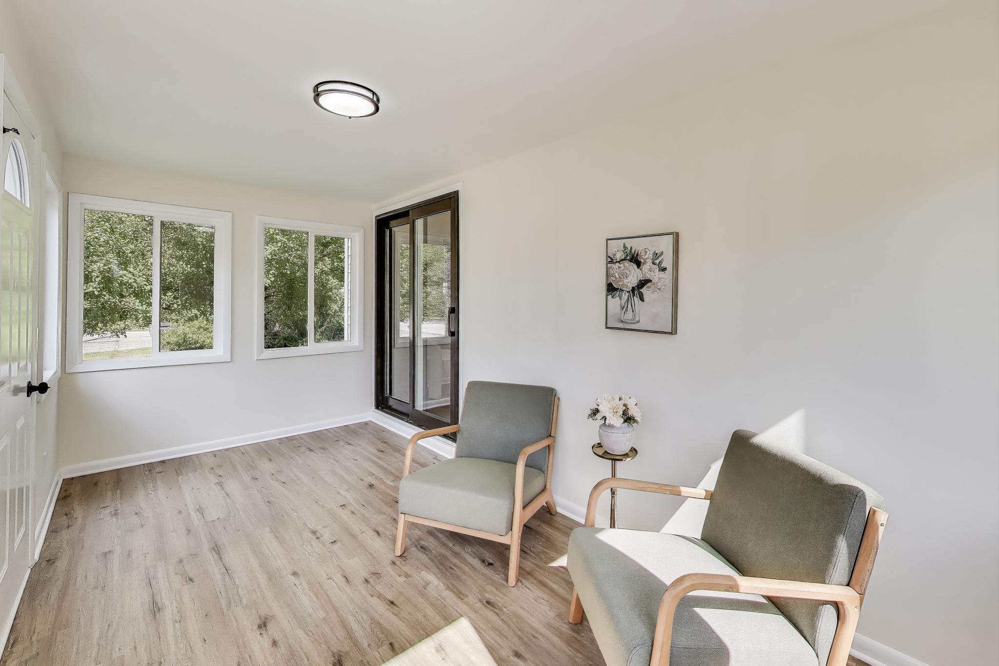 102 S Karwick Road