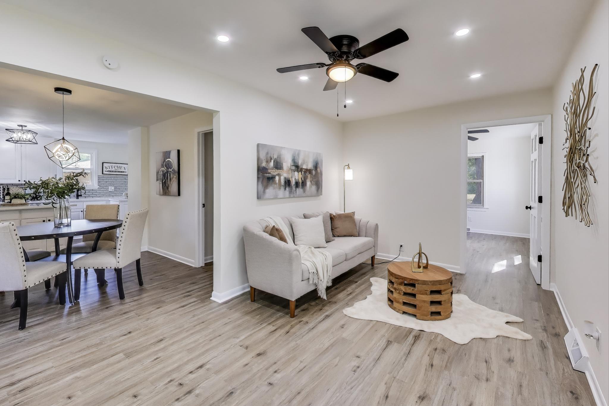 102 S Karwick Road