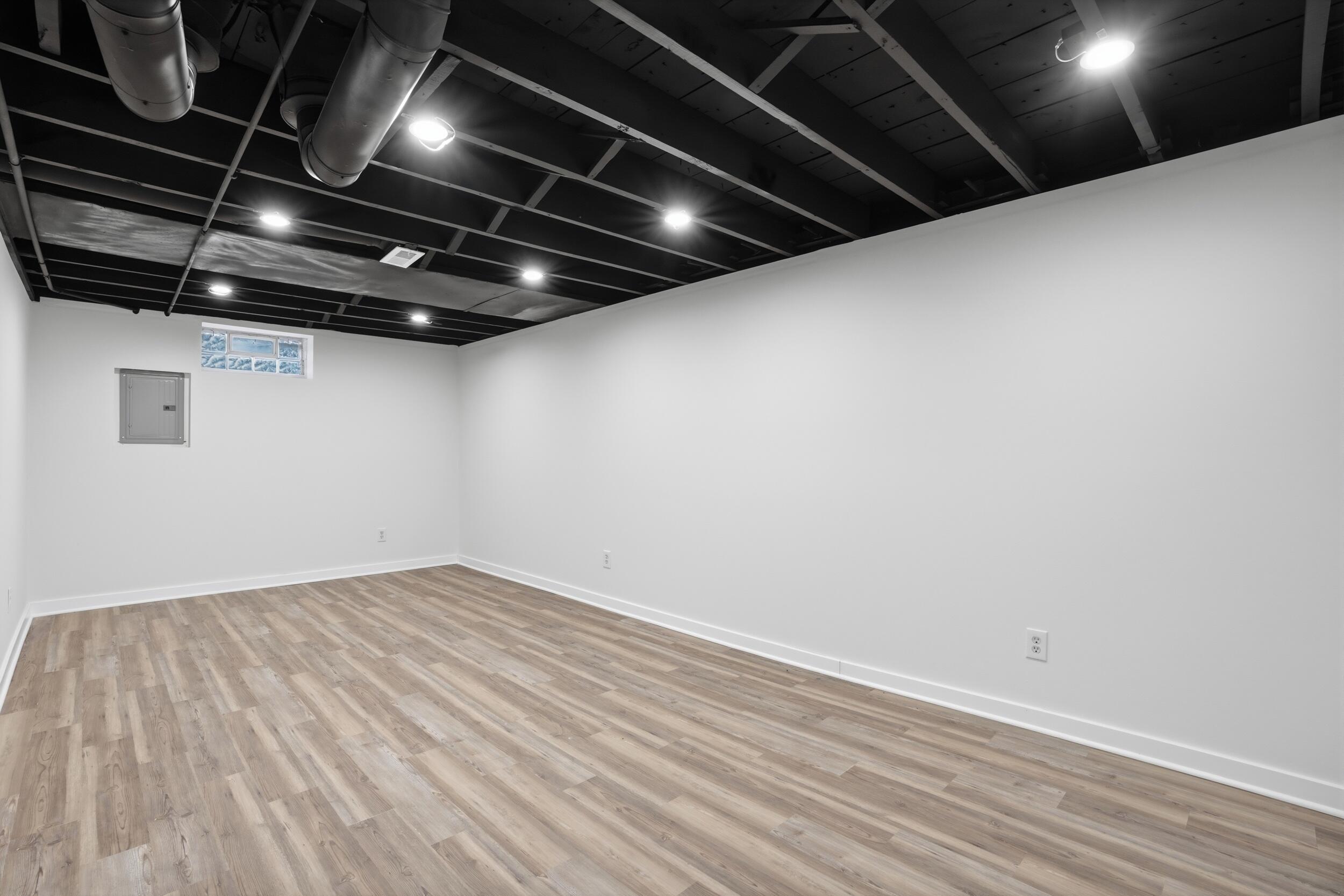 2407 W 78th Avenue