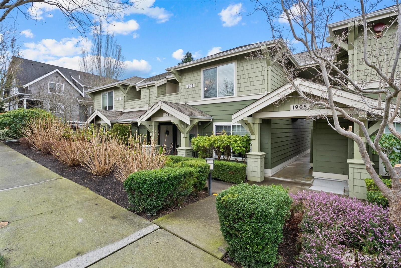 1905 24th Avenue NE Unit: 202
