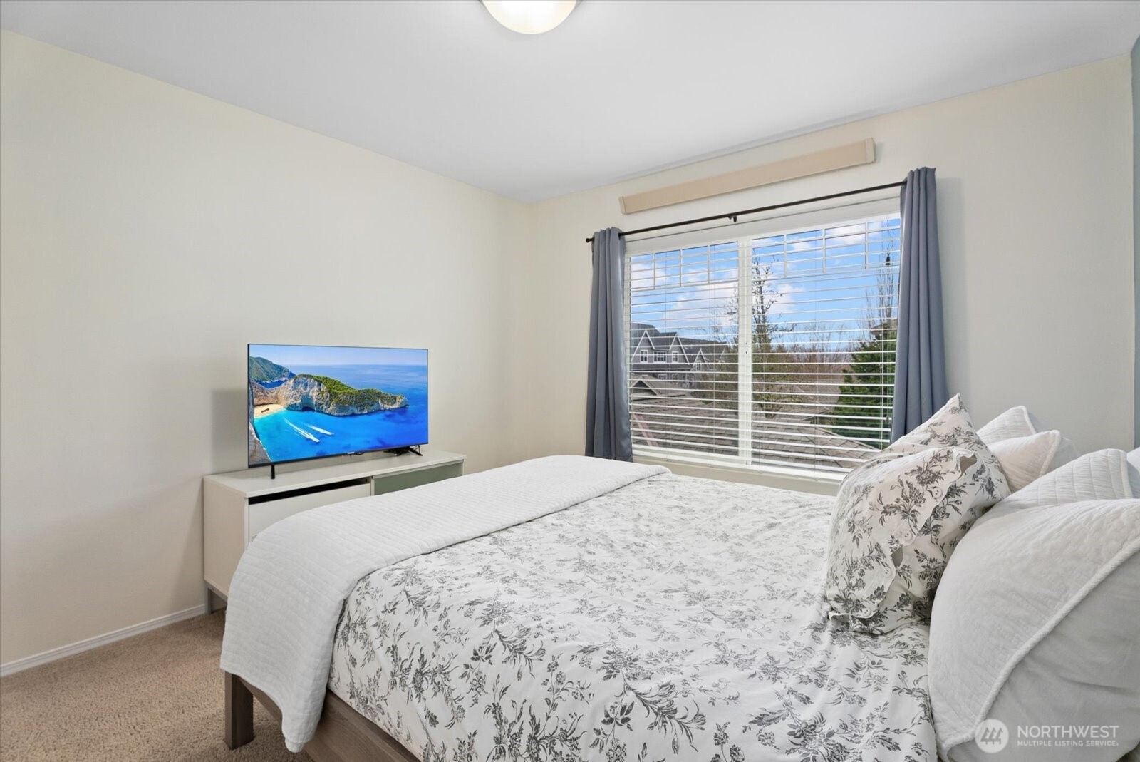 1905 24th Avenue NE Unit: 202