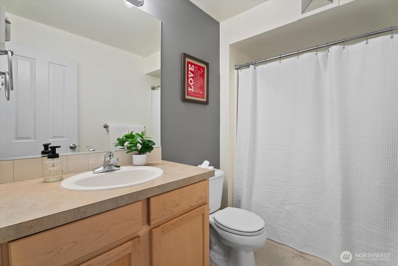1905 24th Avenue NE Unit: 202