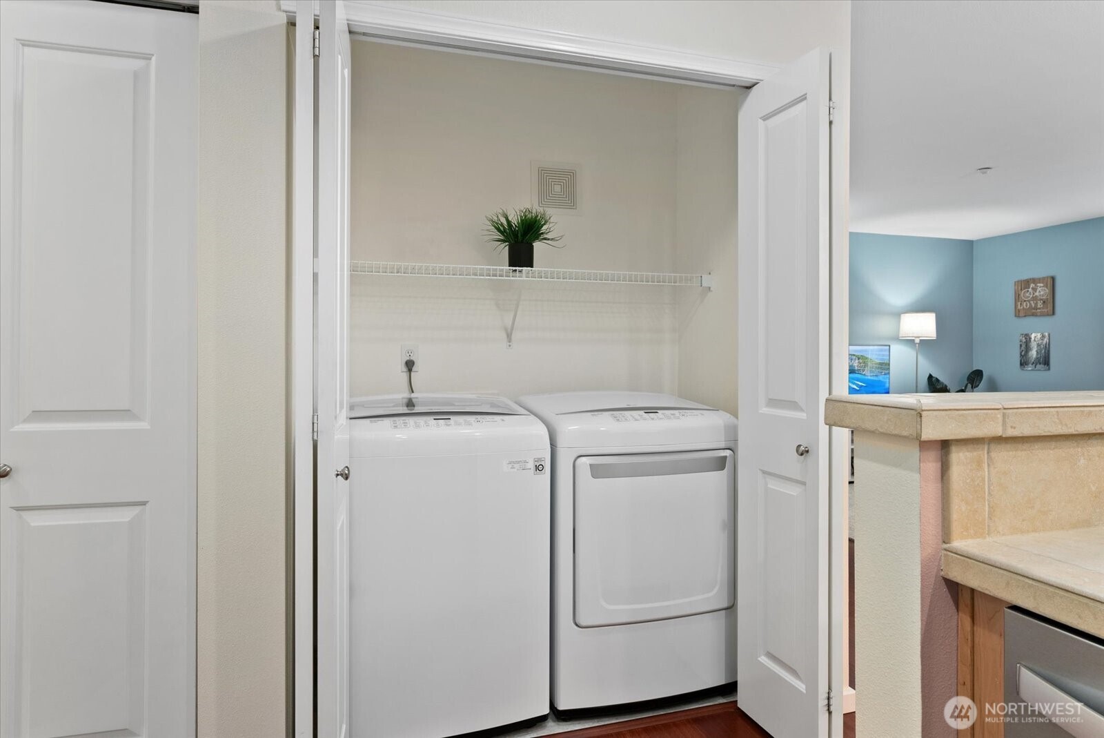 1905 24th Avenue NE Unit: 202