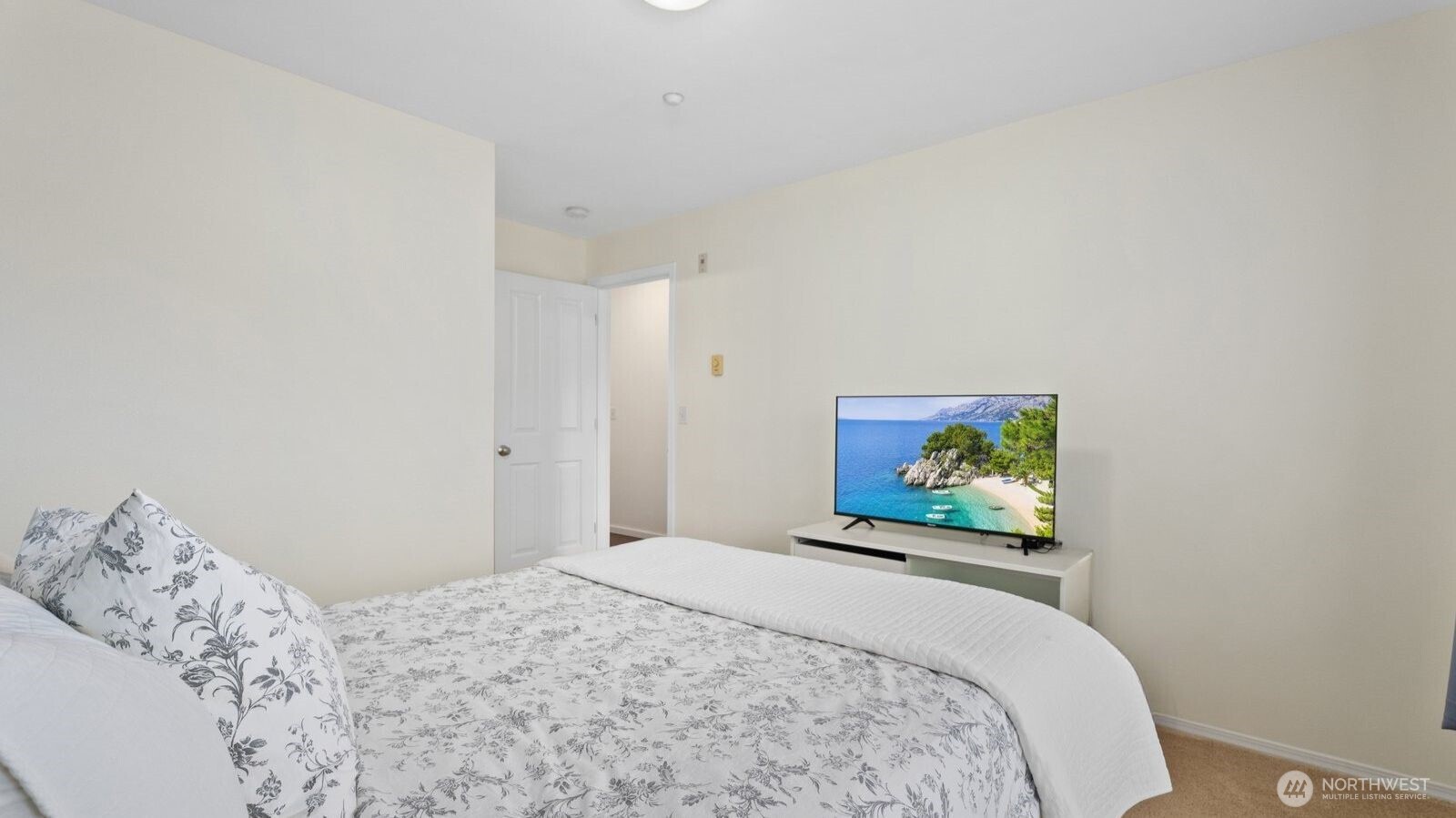 1905 24th Avenue NE Unit: 202