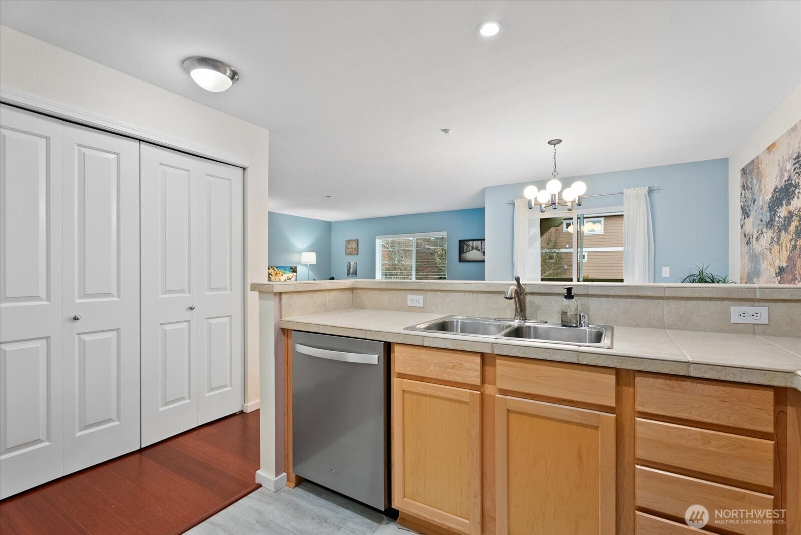 1905 24th Avenue NE Unit: 202
