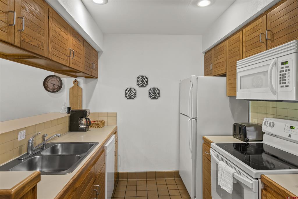 11 Hunter Hill Road Unit: 202
