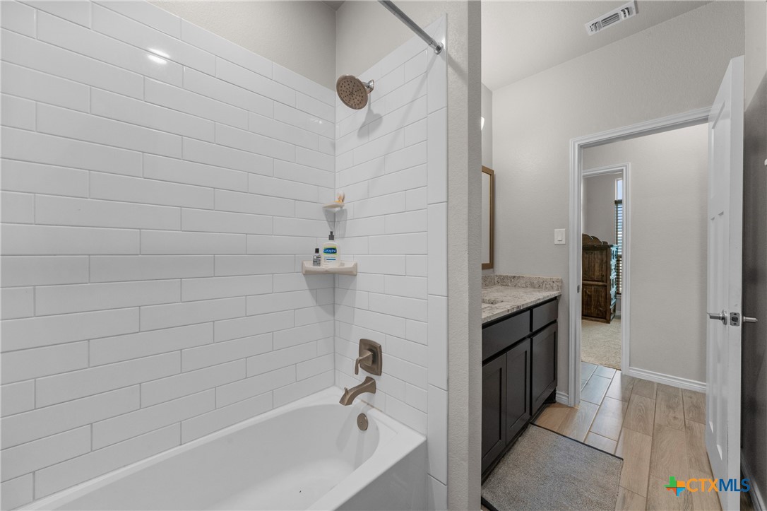 1527 Mountain Crest Cove