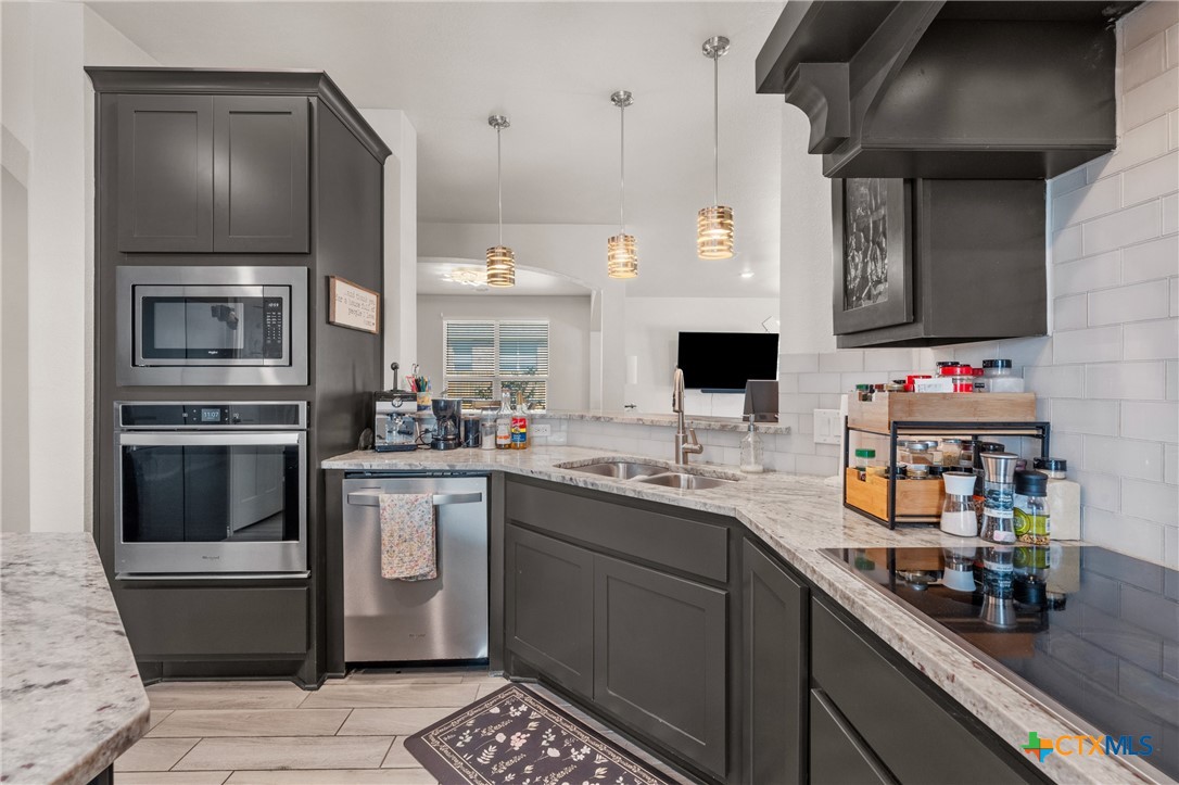 1527 Mountain Crest Cove