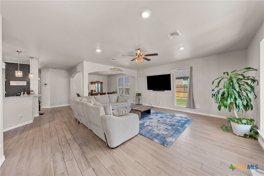1527 Mountain Crest Cove