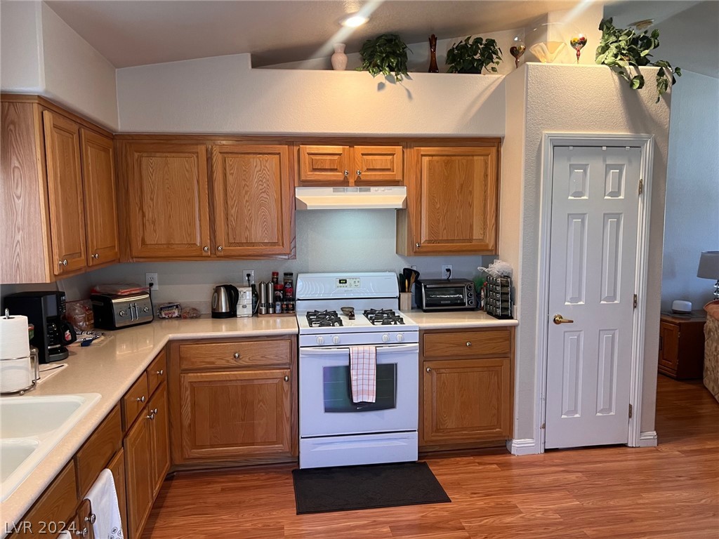 4828 Palm Tree Court