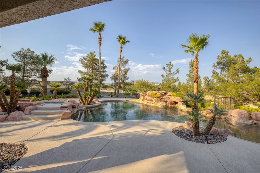 9520 Desert Crest Court