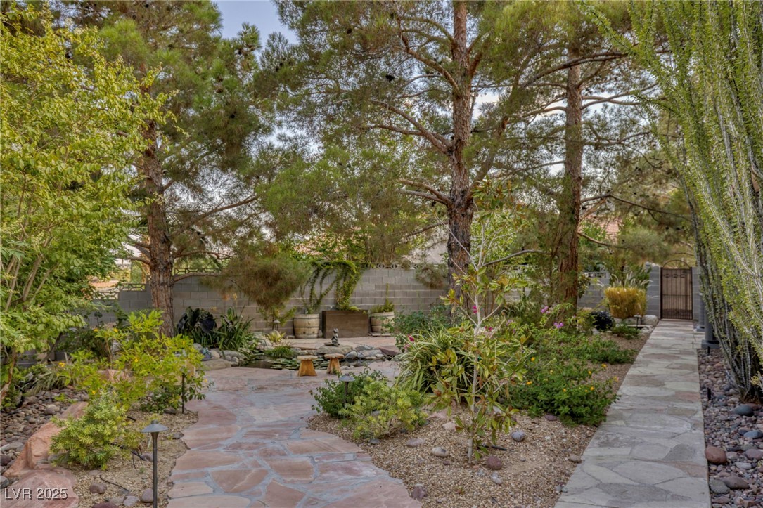 9520 Desert Crest Court