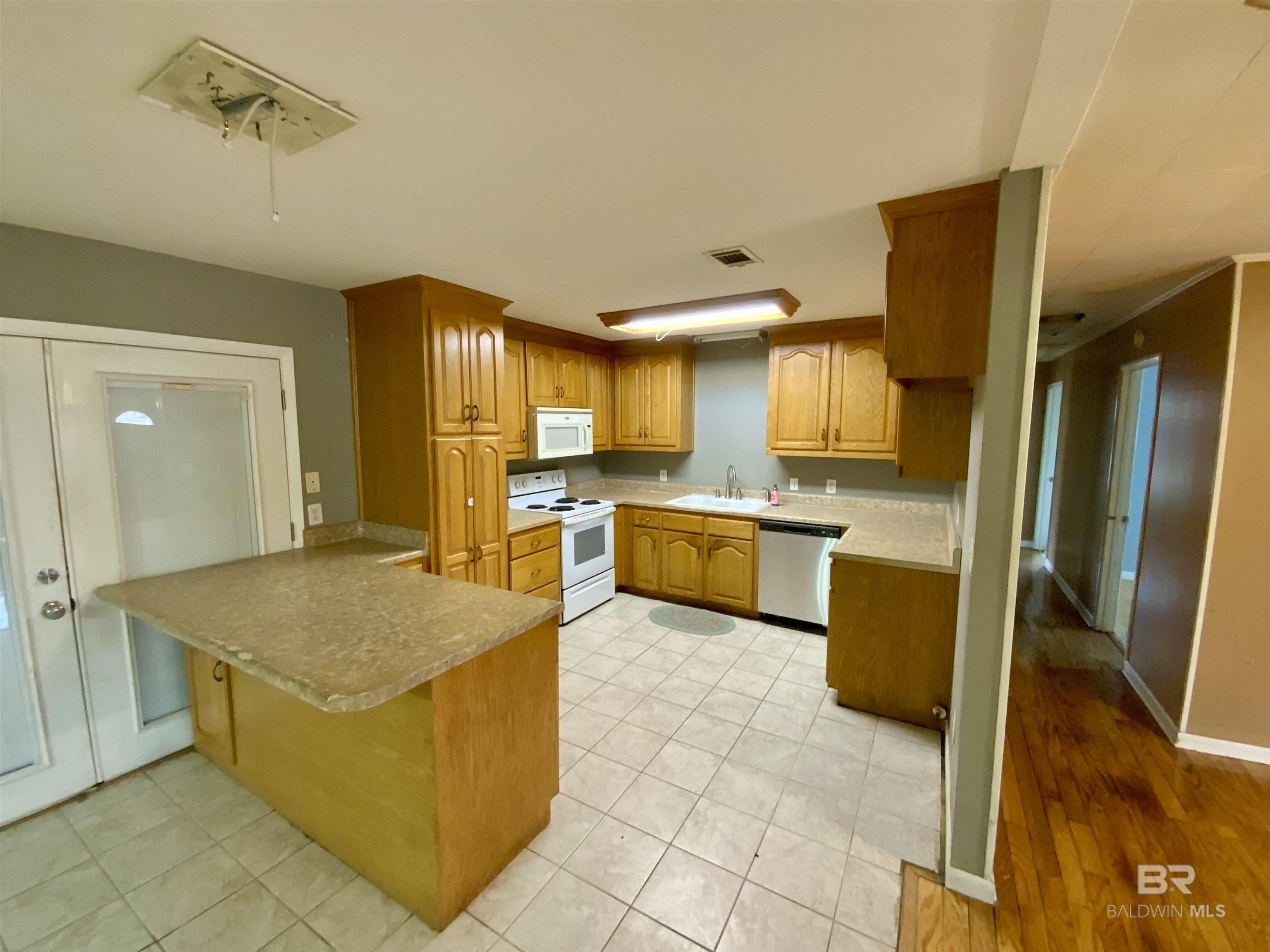 303 W Mango Street