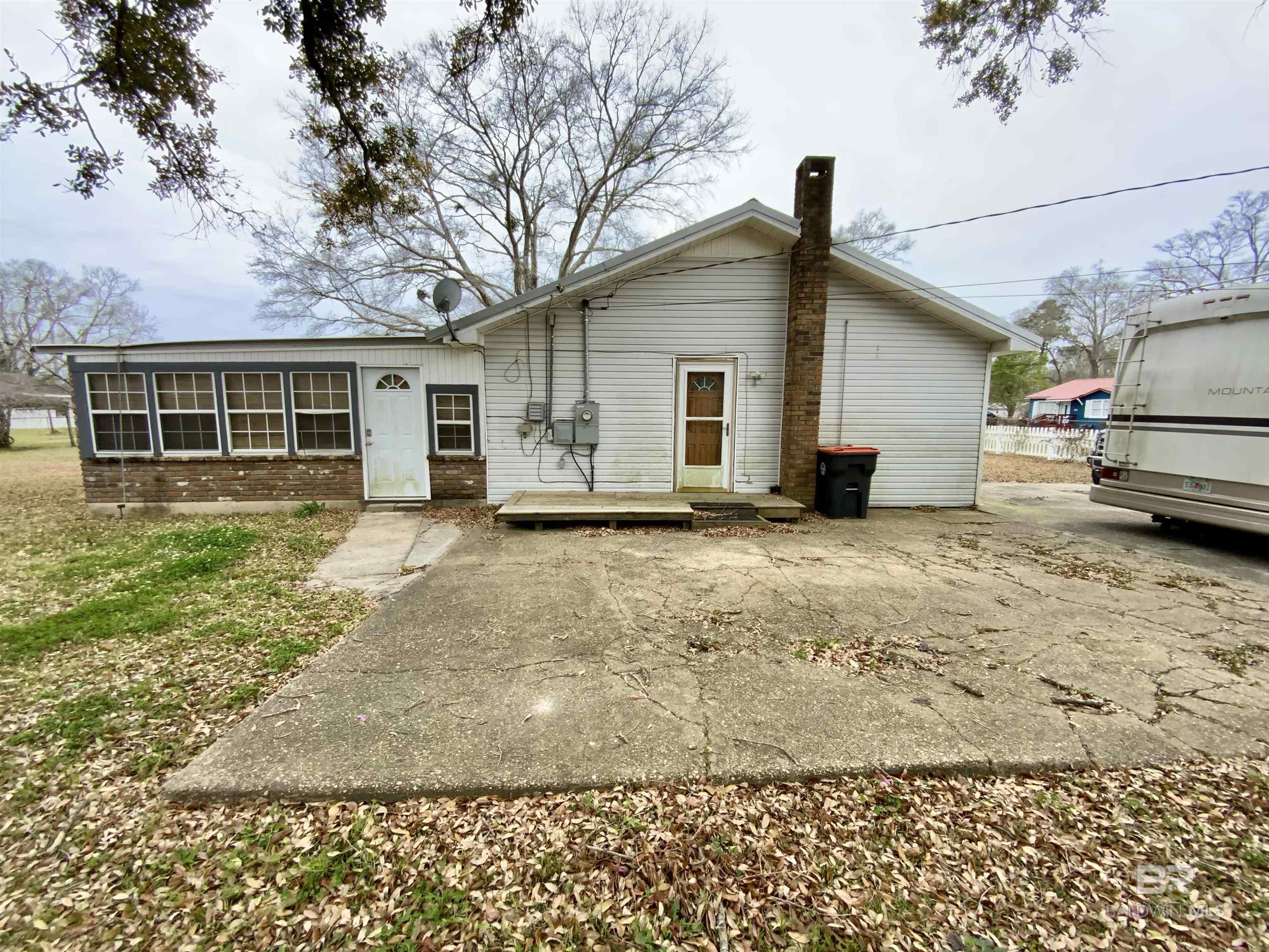 303 W Mango Street