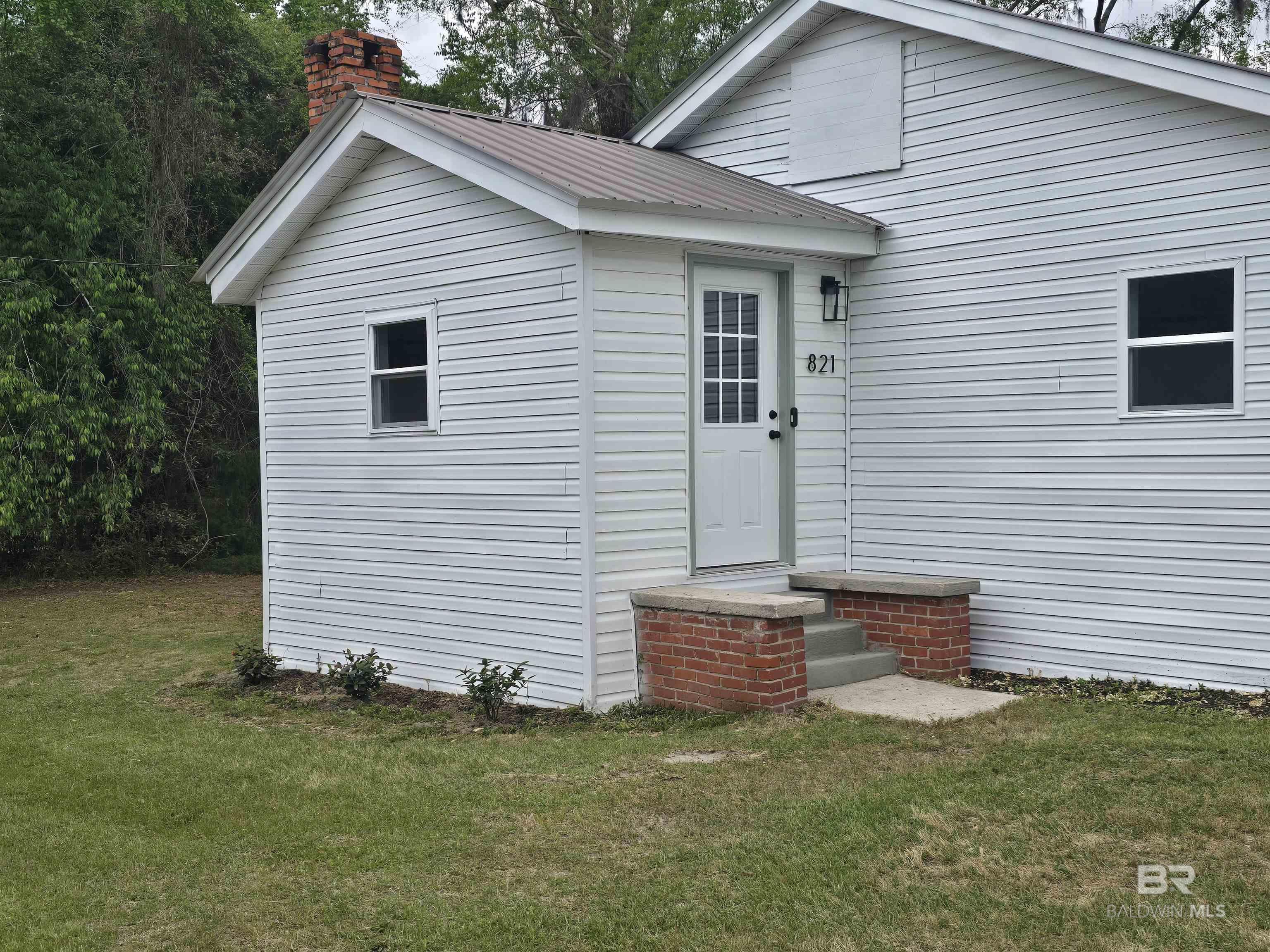 821 Dailey Street