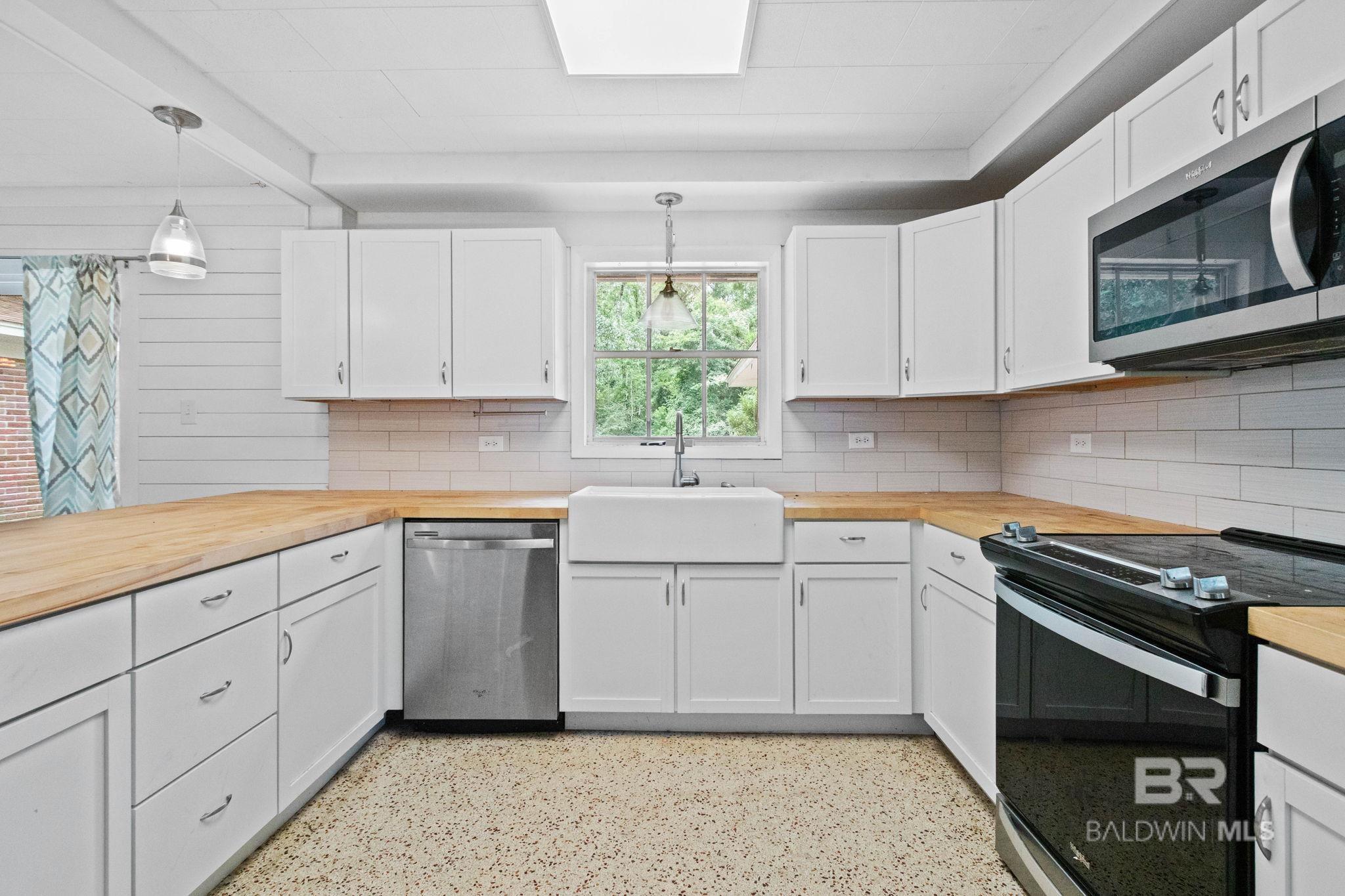 384 Old Bratt Road