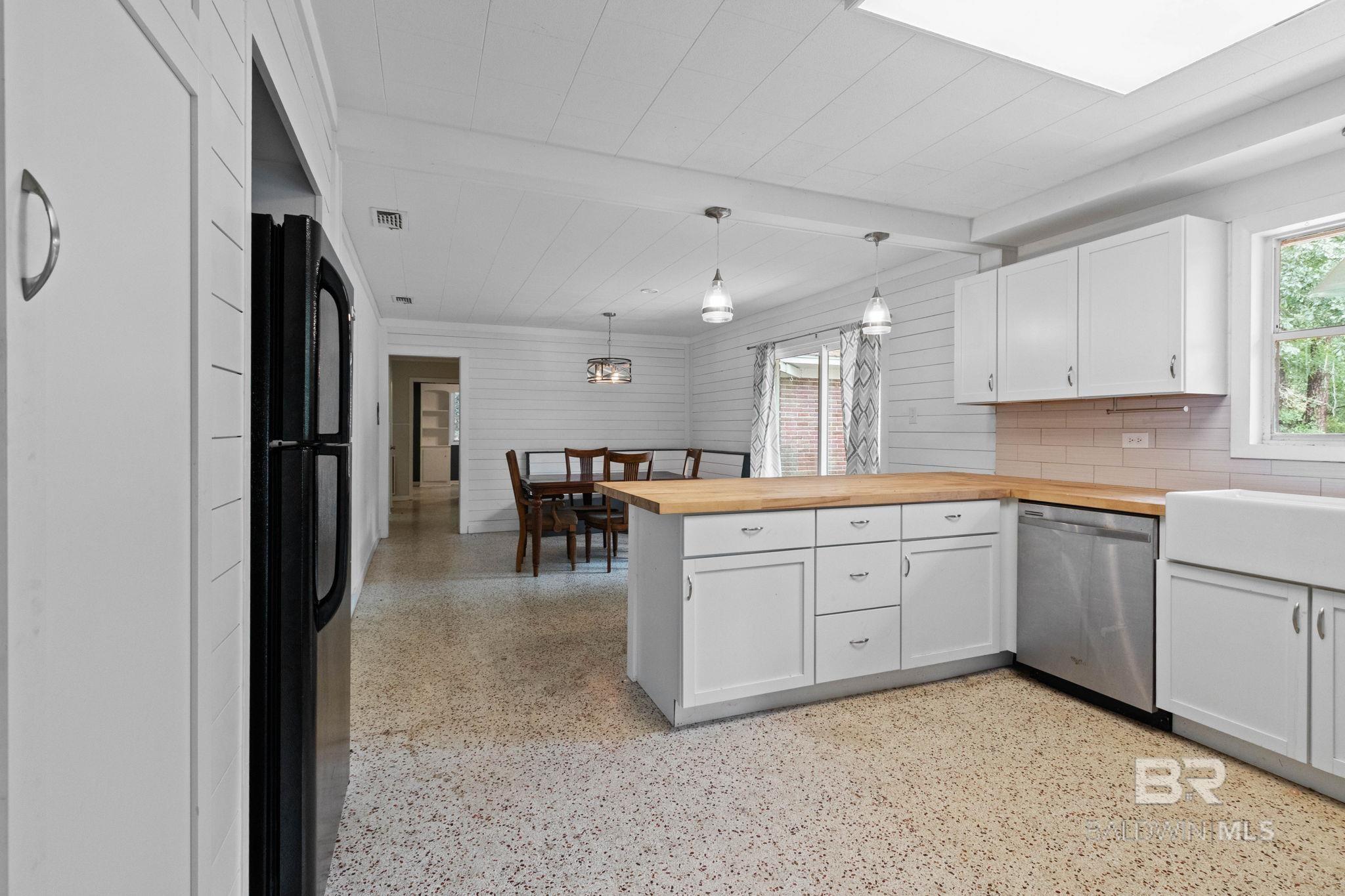 384 Old Bratt Road