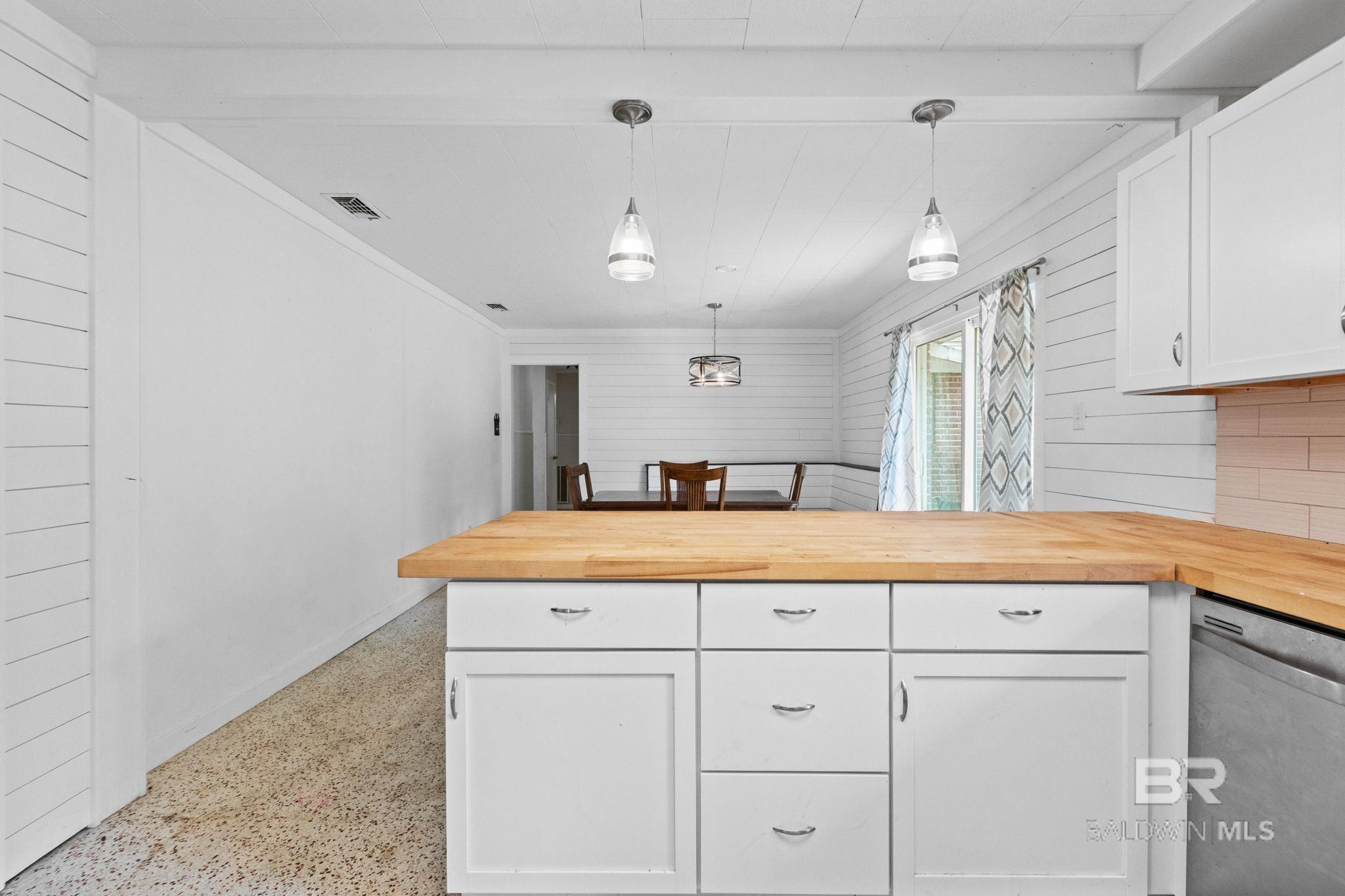 384 Old Bratt Road