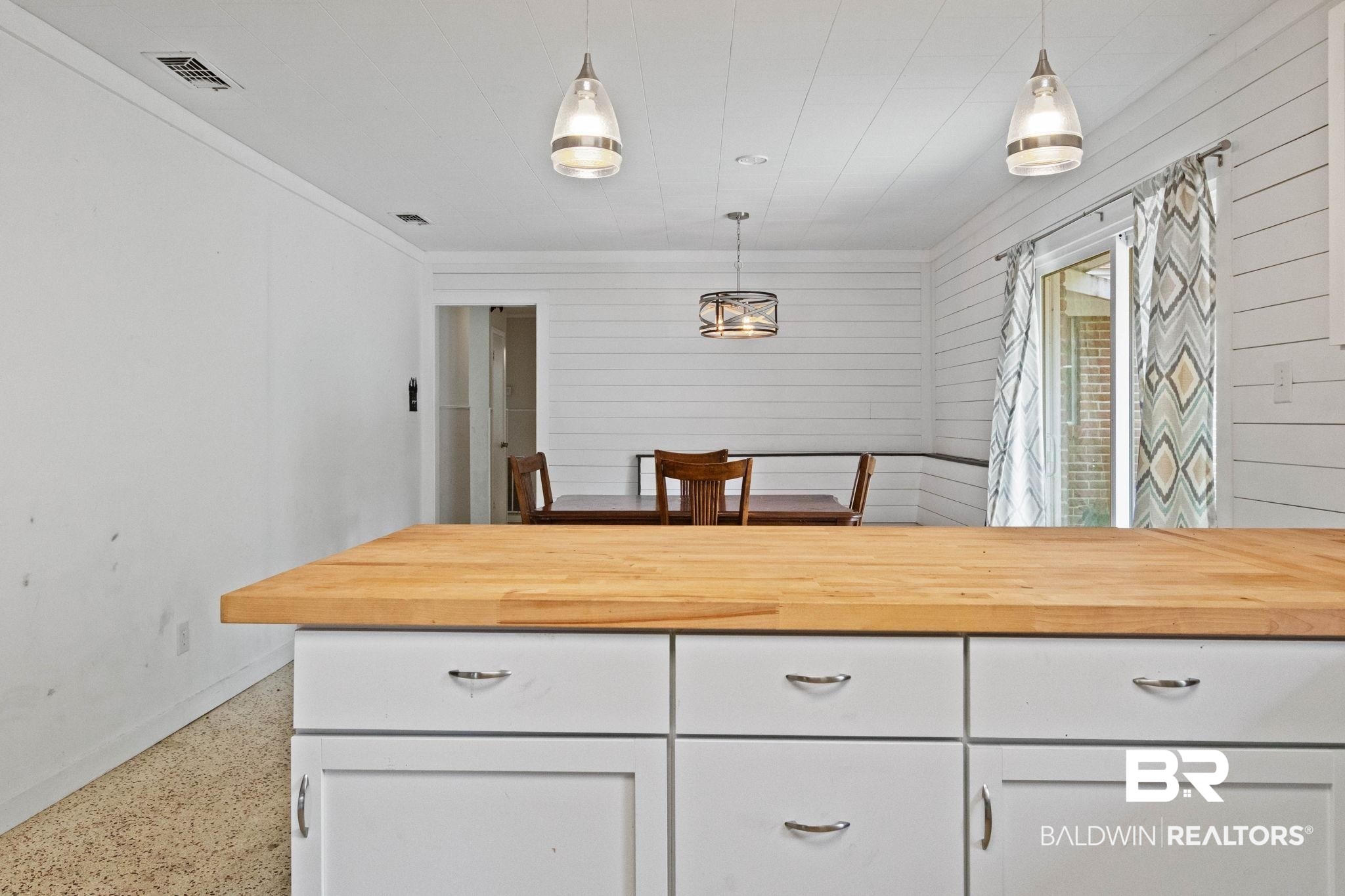384 Old Bratt Road