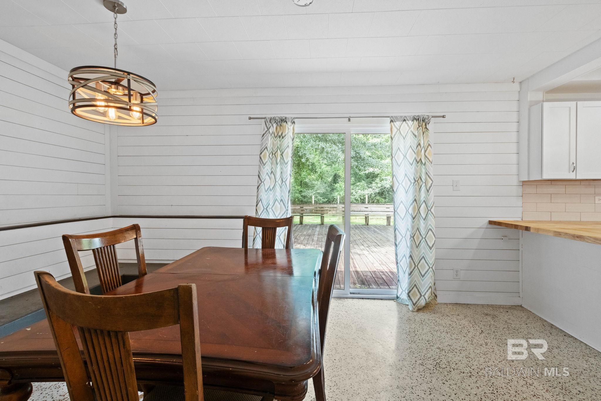 384 Old Bratt Road