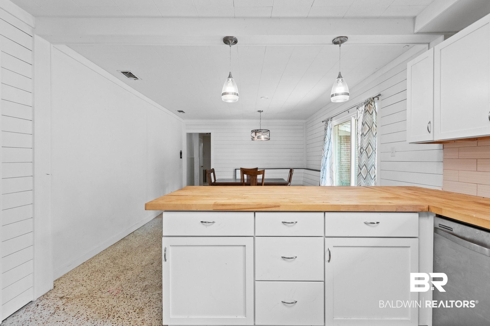 384 Old Bratt Road