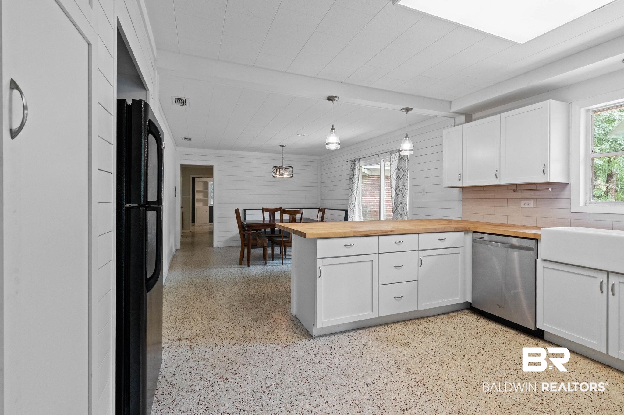 384 Old Bratt Road