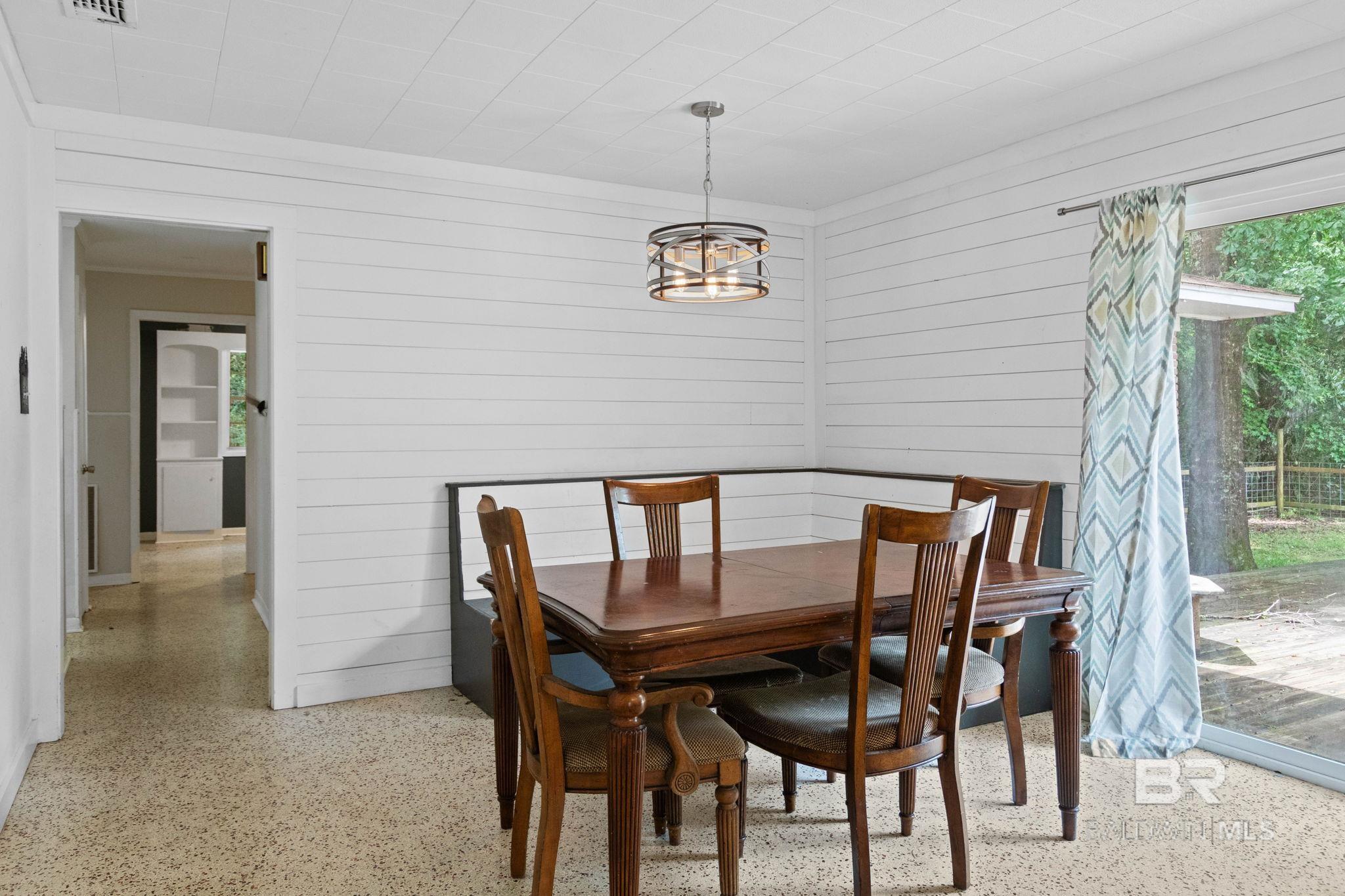 384 Old Bratt Road