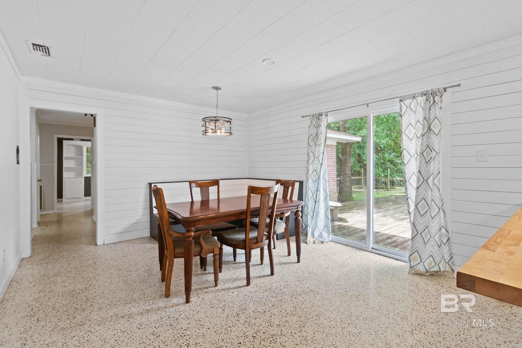 384 Old Bratt Road