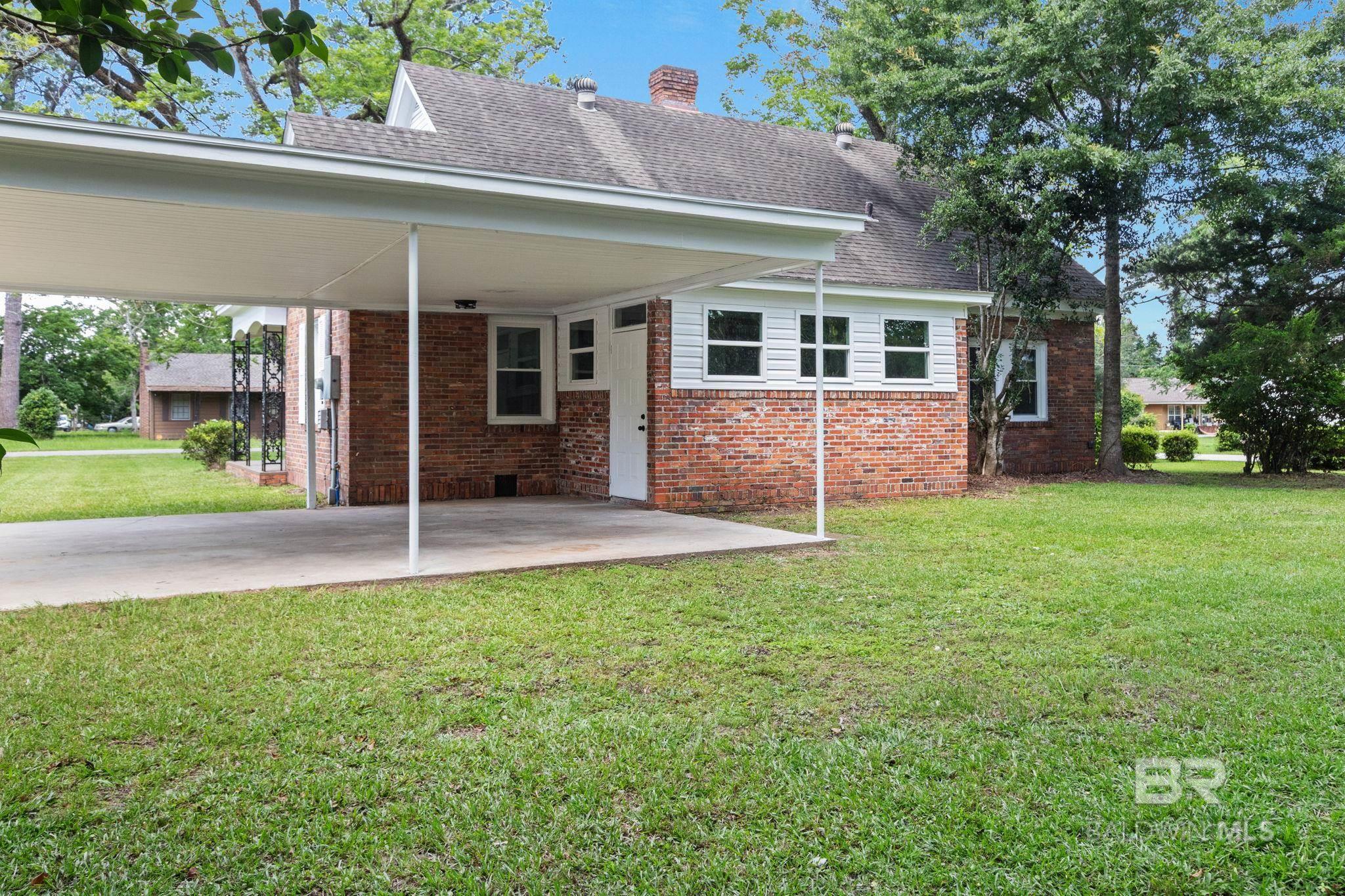 900 Lovelace Avenue