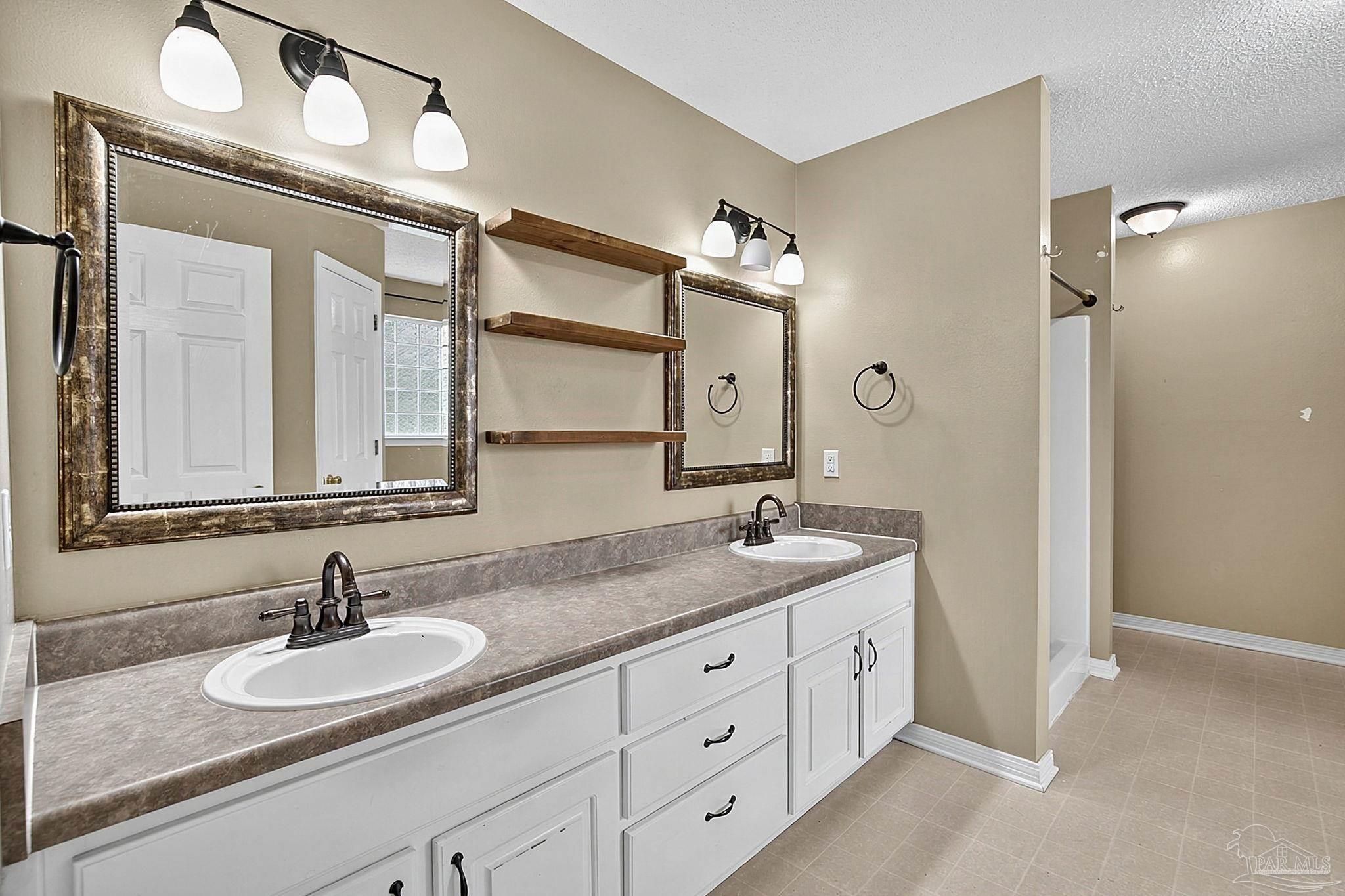 5015 Magnolia Ridge Ct