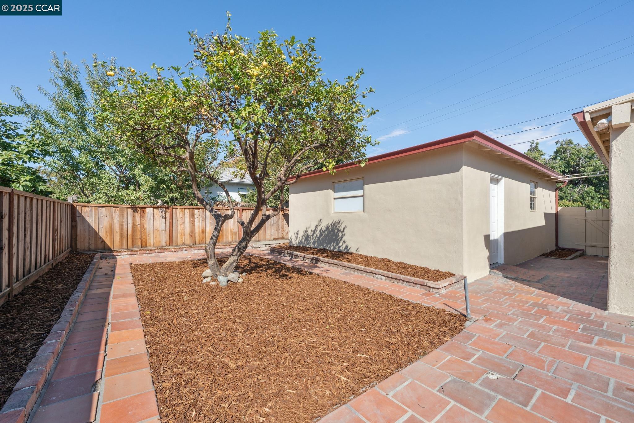 619 Beartice Street