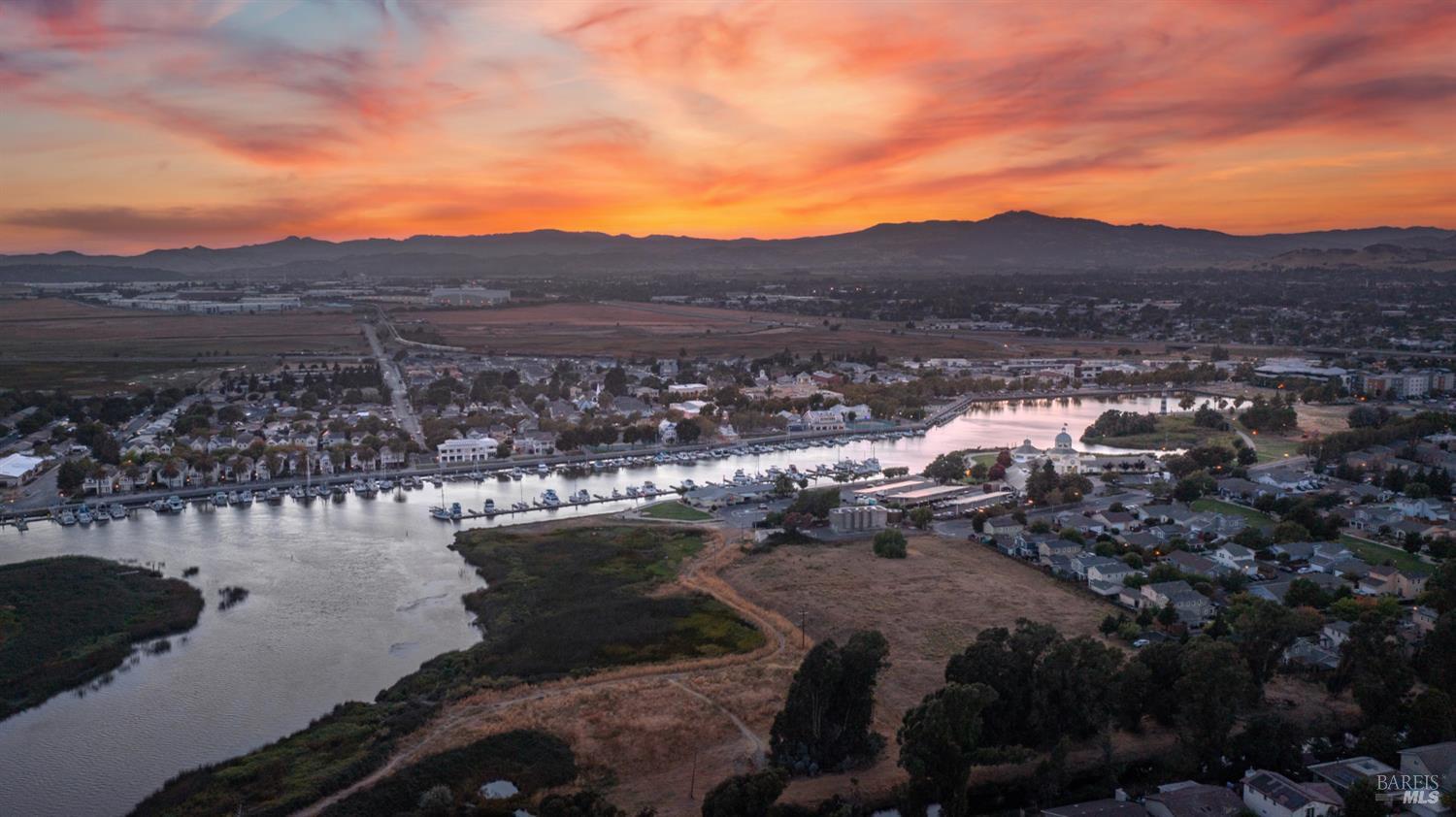 950 Marina Cir