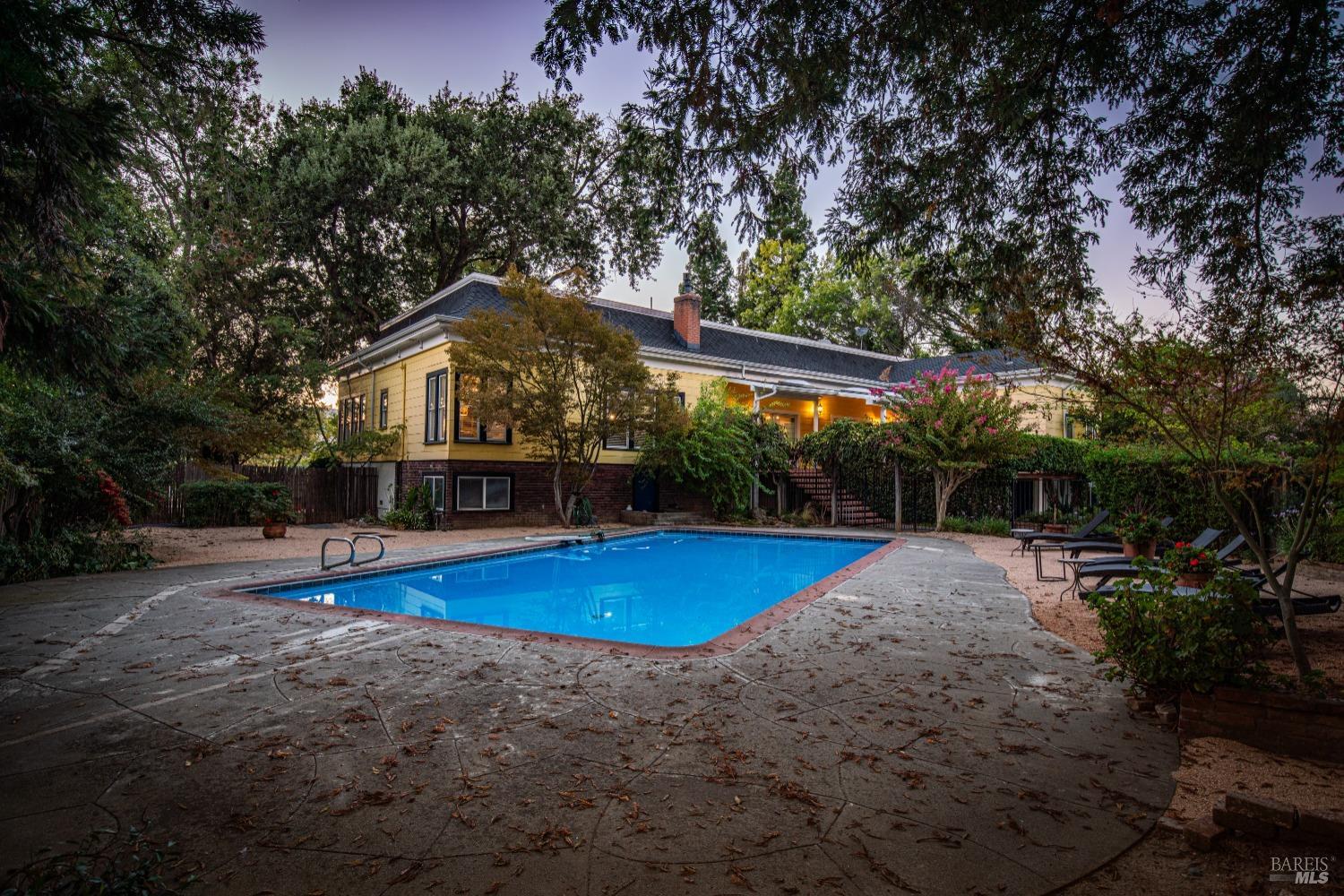 5066 Clayton Rd